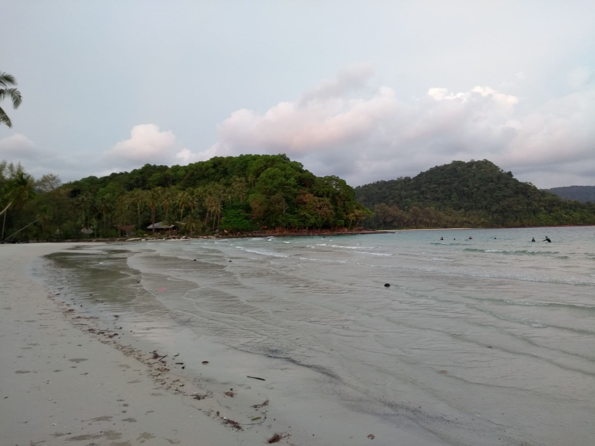 Street view near Klong Hin Beach Resort, Ko Kood — © captainkoons (CC BY-SA · Mapillary)