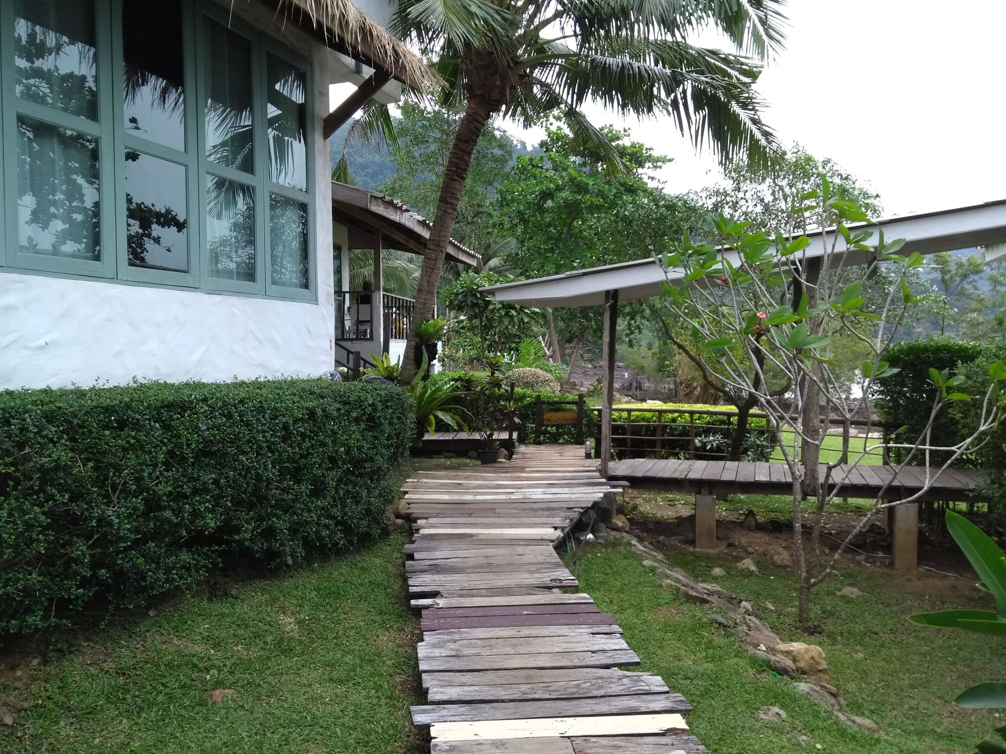 Street view near Warapura Resort, Lonely Beach, Ko Chang — © captainkoons (CC BY-SA · Mapillary)