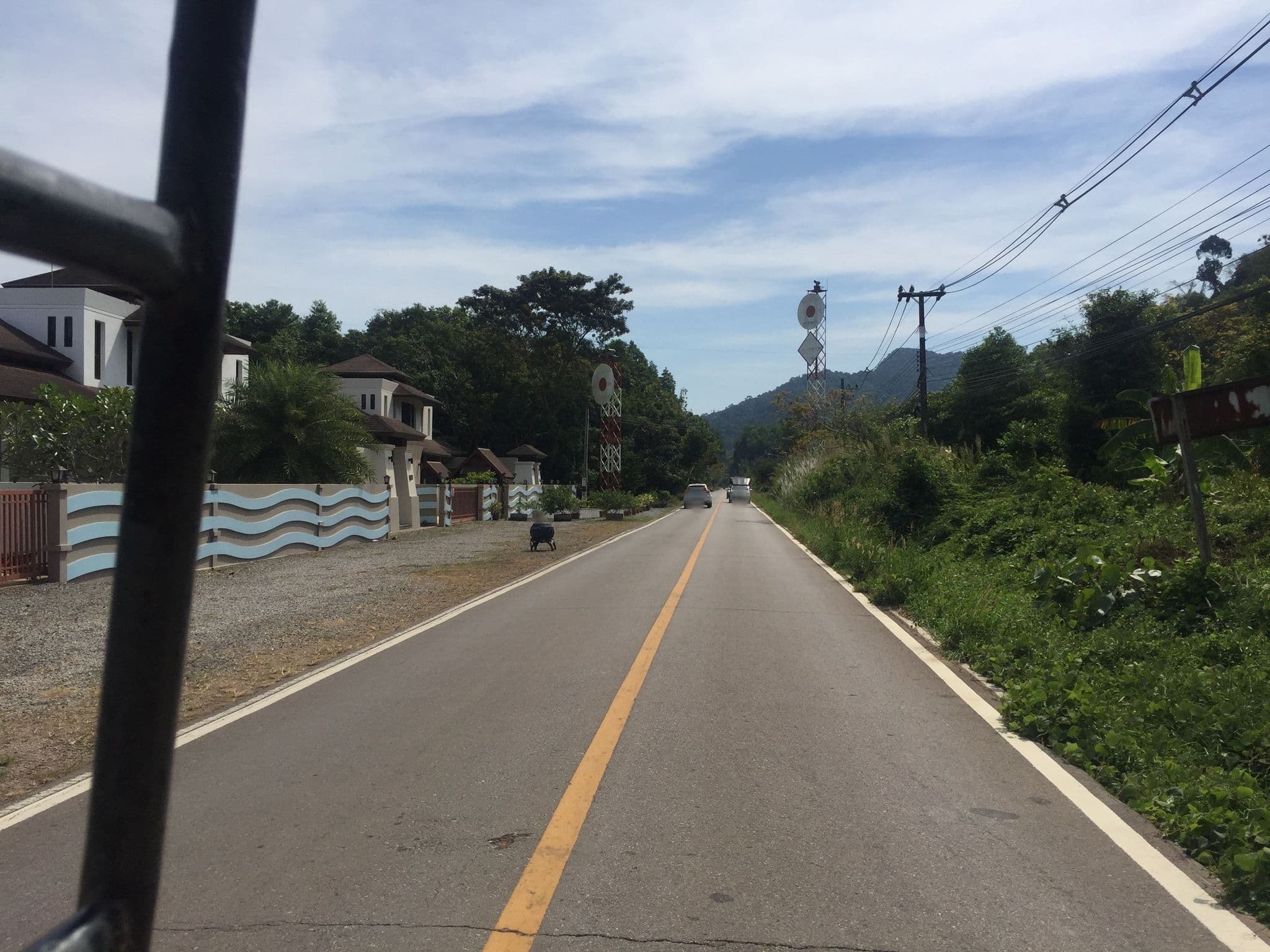 Street view near บ้านไม้ริมน้ำ, Ko Chang — © eme (CC BY-SA · Mapillary)