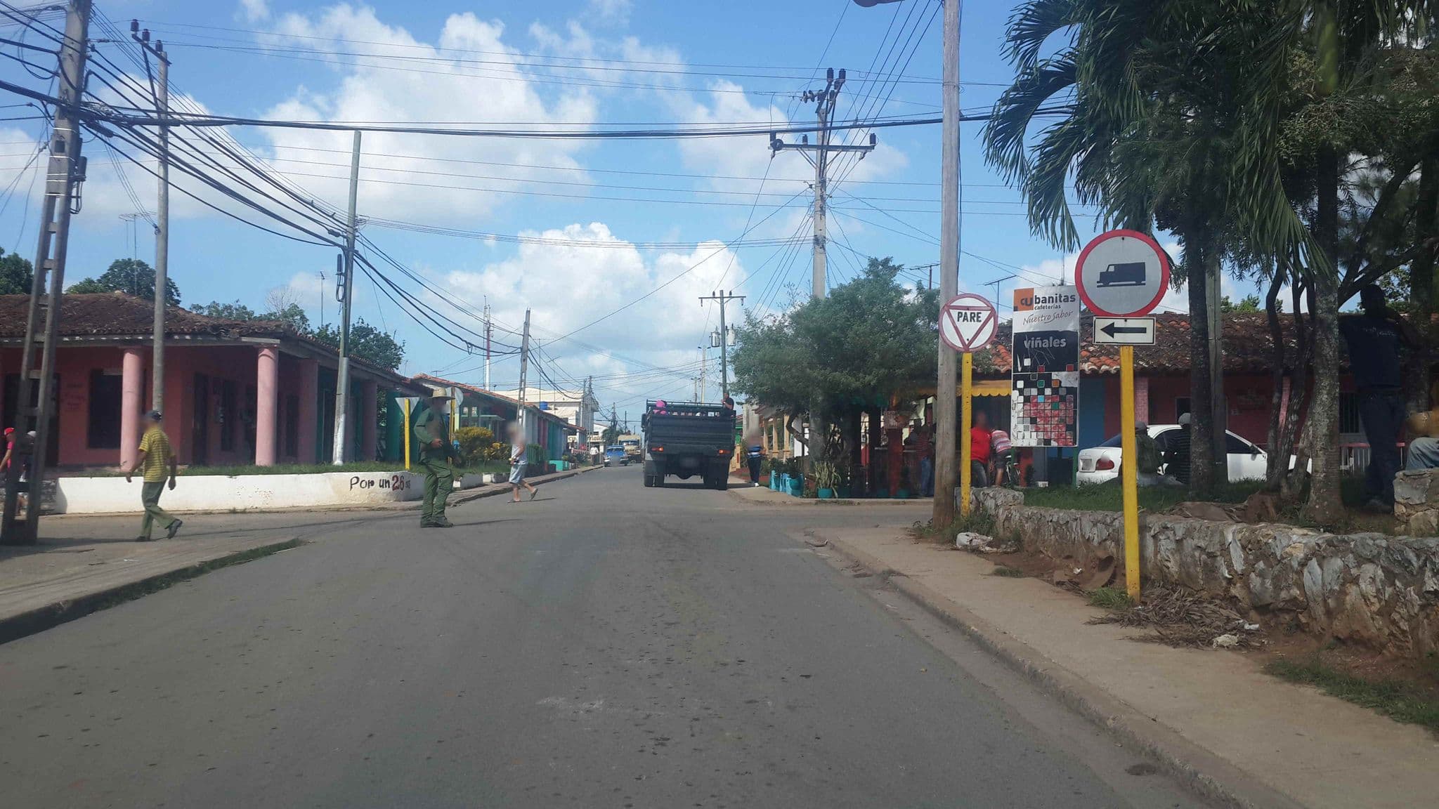 Street view near Villa La Española, Viñales