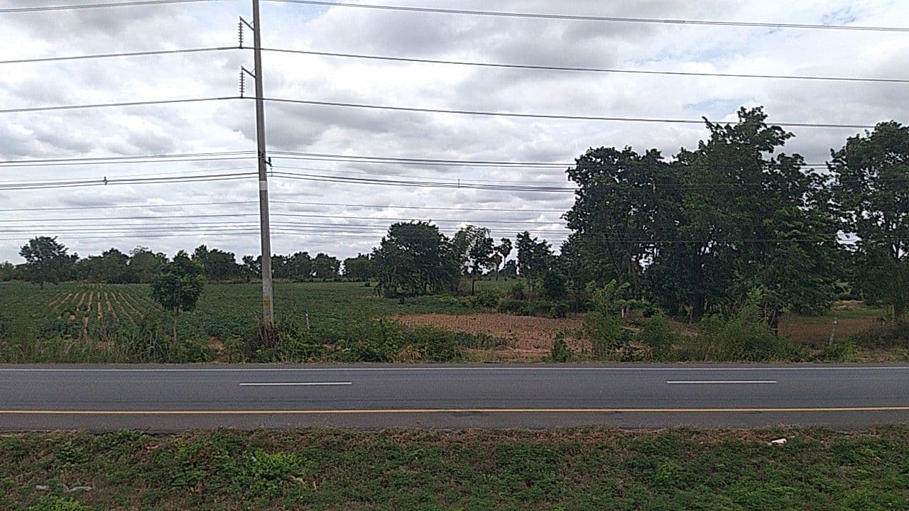 Street view near โรงแรมวารีรมย์, Chok Chai — © ozflor (CC BY-SA · Mapillary)