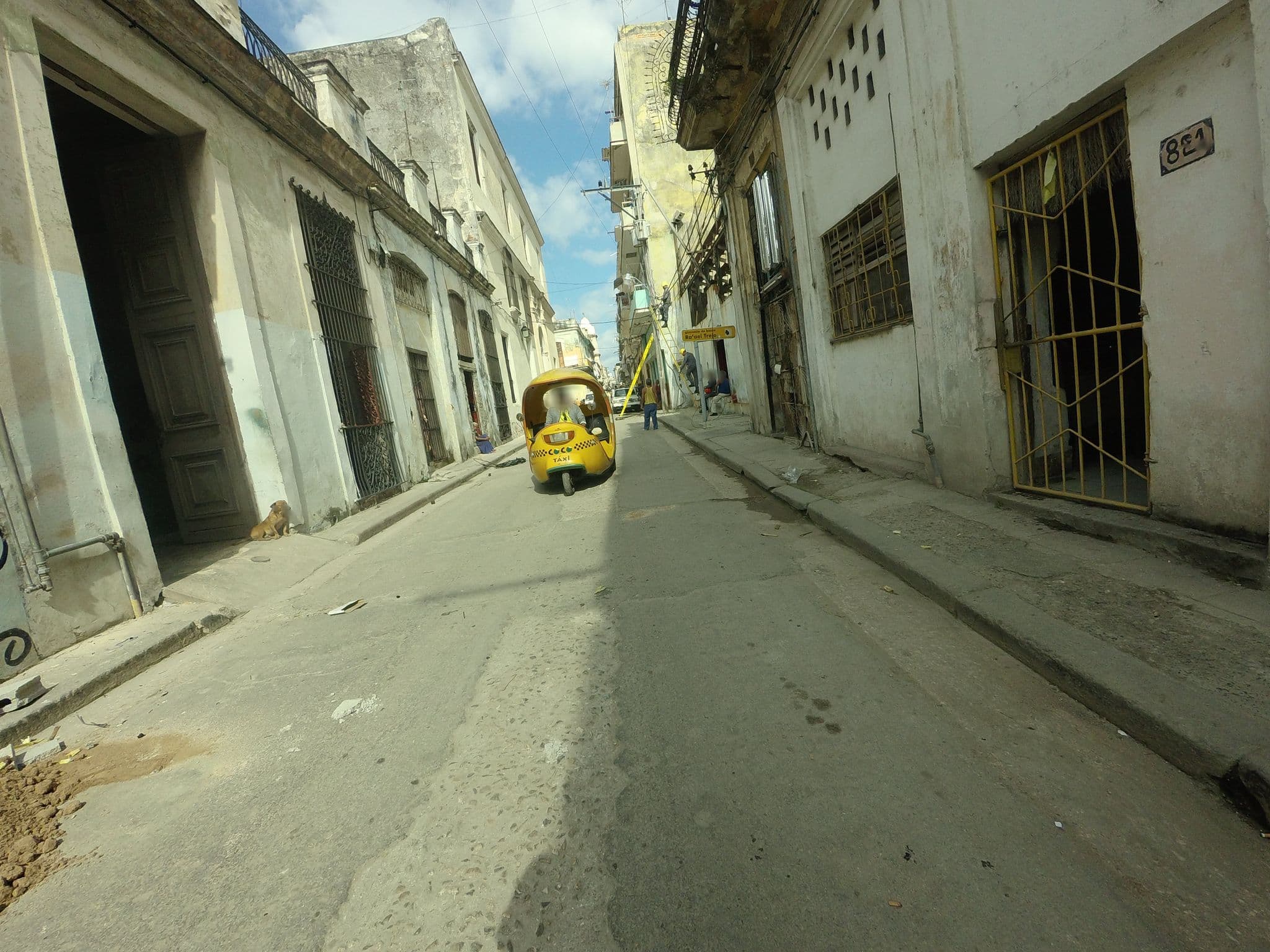 Street view near CALLE CUBA, Knocking on Cuba, La Habana Vieja