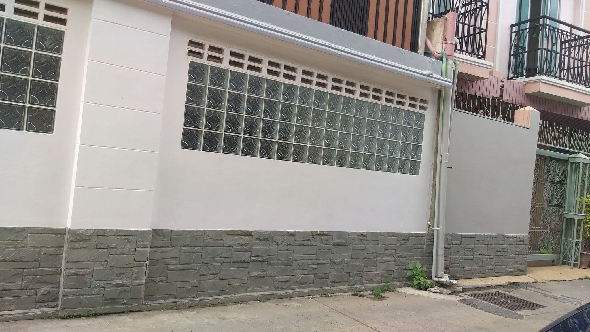 Street view near The Bistro @Sansabai, Nakhon Ratchasima — © ozflor (CC BY-SA · Mapillary)
