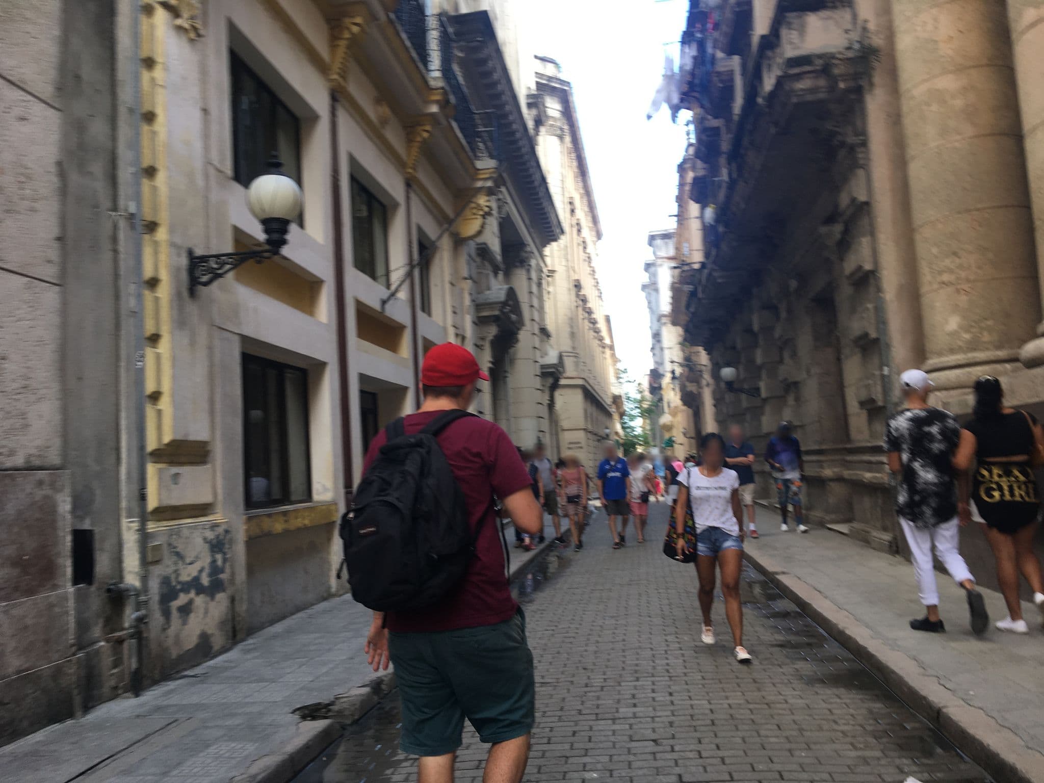Street view near Casa Wilson, La Habana Vieja