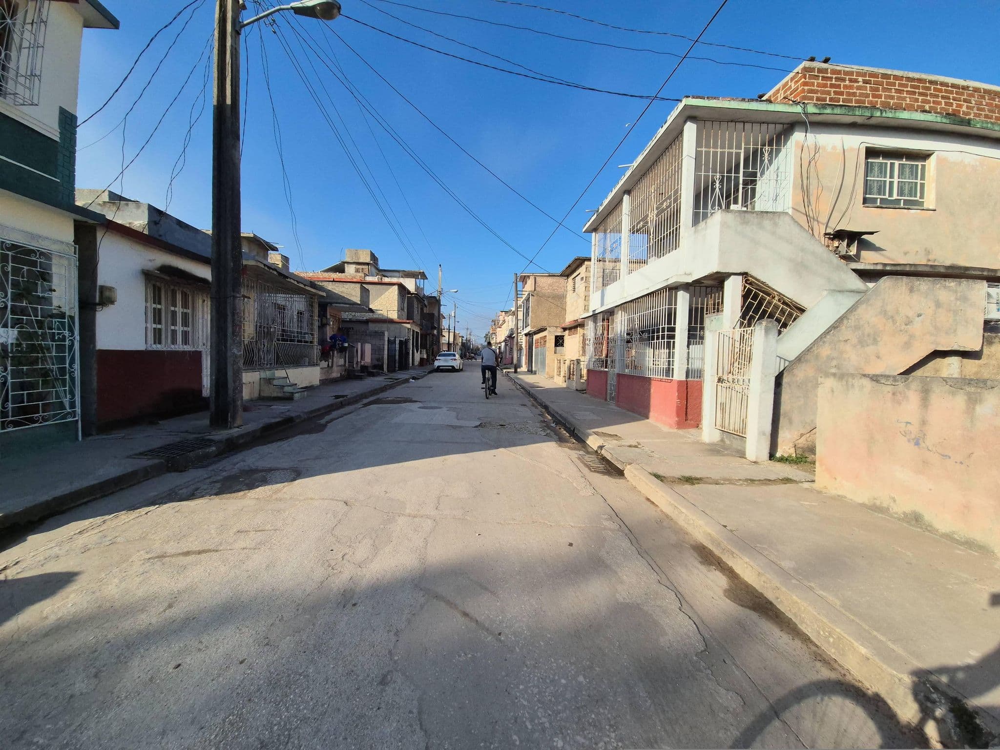 Street view near Rubiel y Mariluz, Holguín