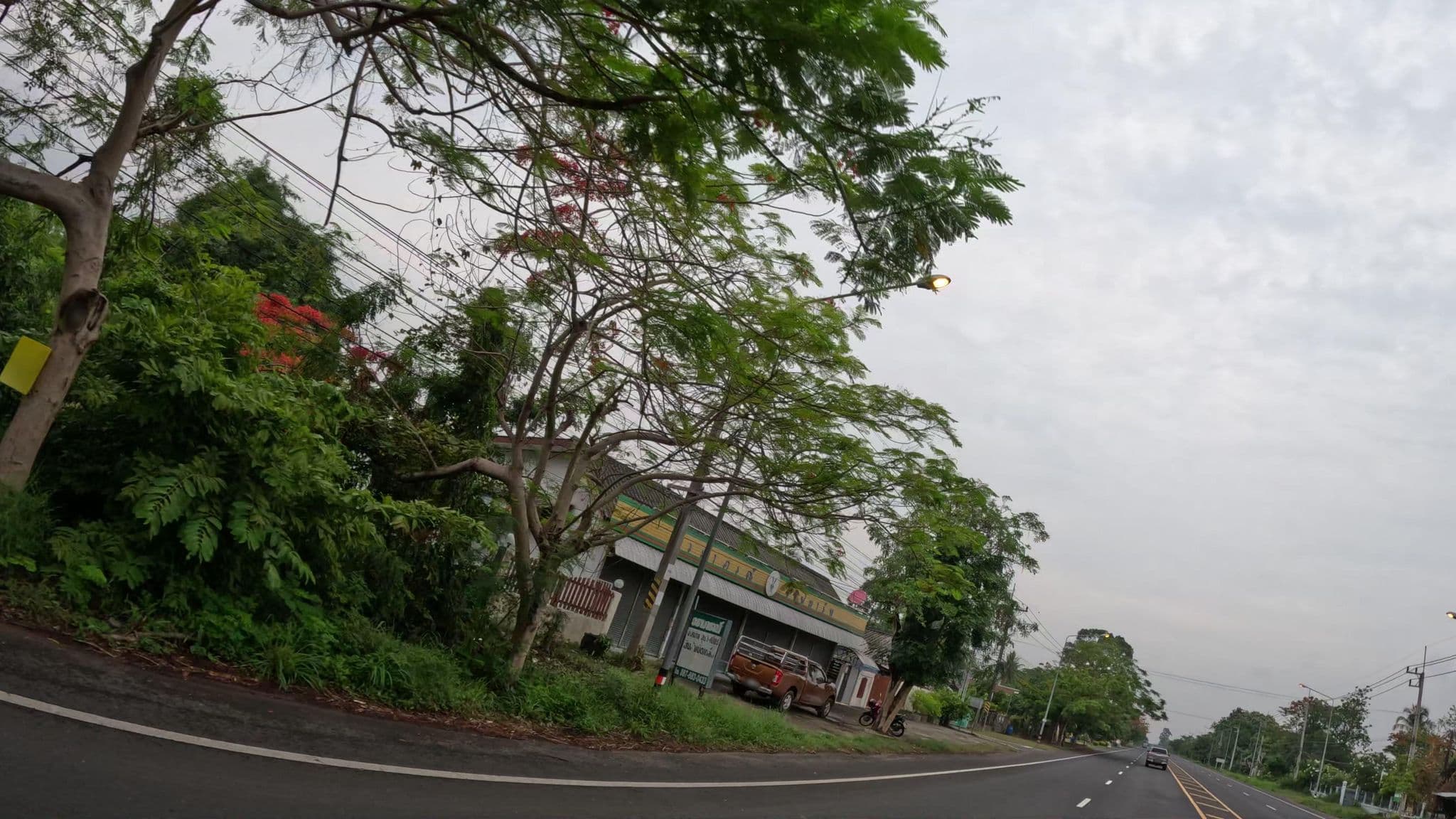 Street view near วารินบุรีวิลล่า & สปา, Warin Chamrap — © ThailandCambodia (CC BY-SA · Mapillary)