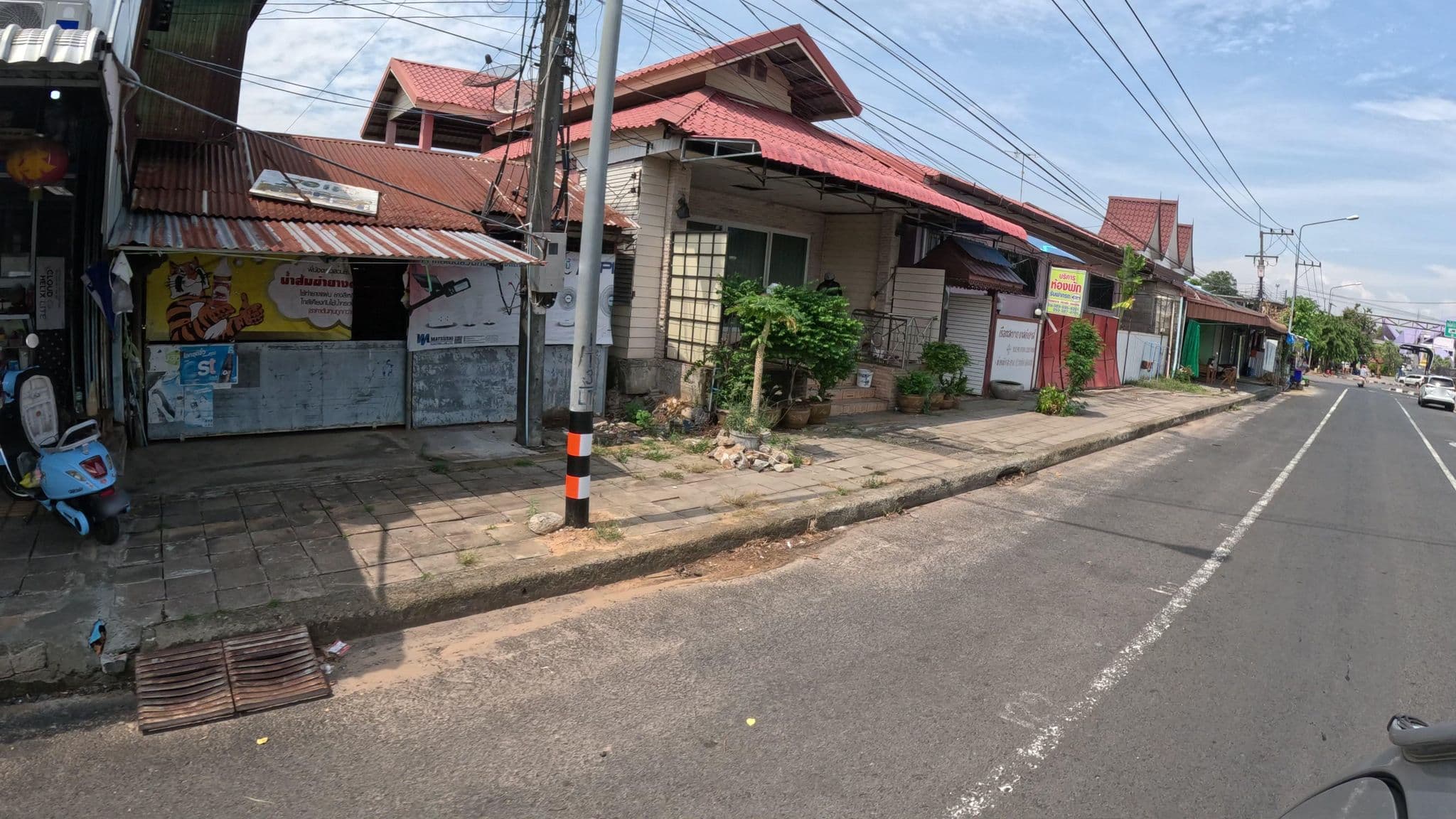 Street view near เรือนสบายรีสอร์ท, Phibun Mangsahan — © ThailandCambodia (CC BY-SA · Mapillary)