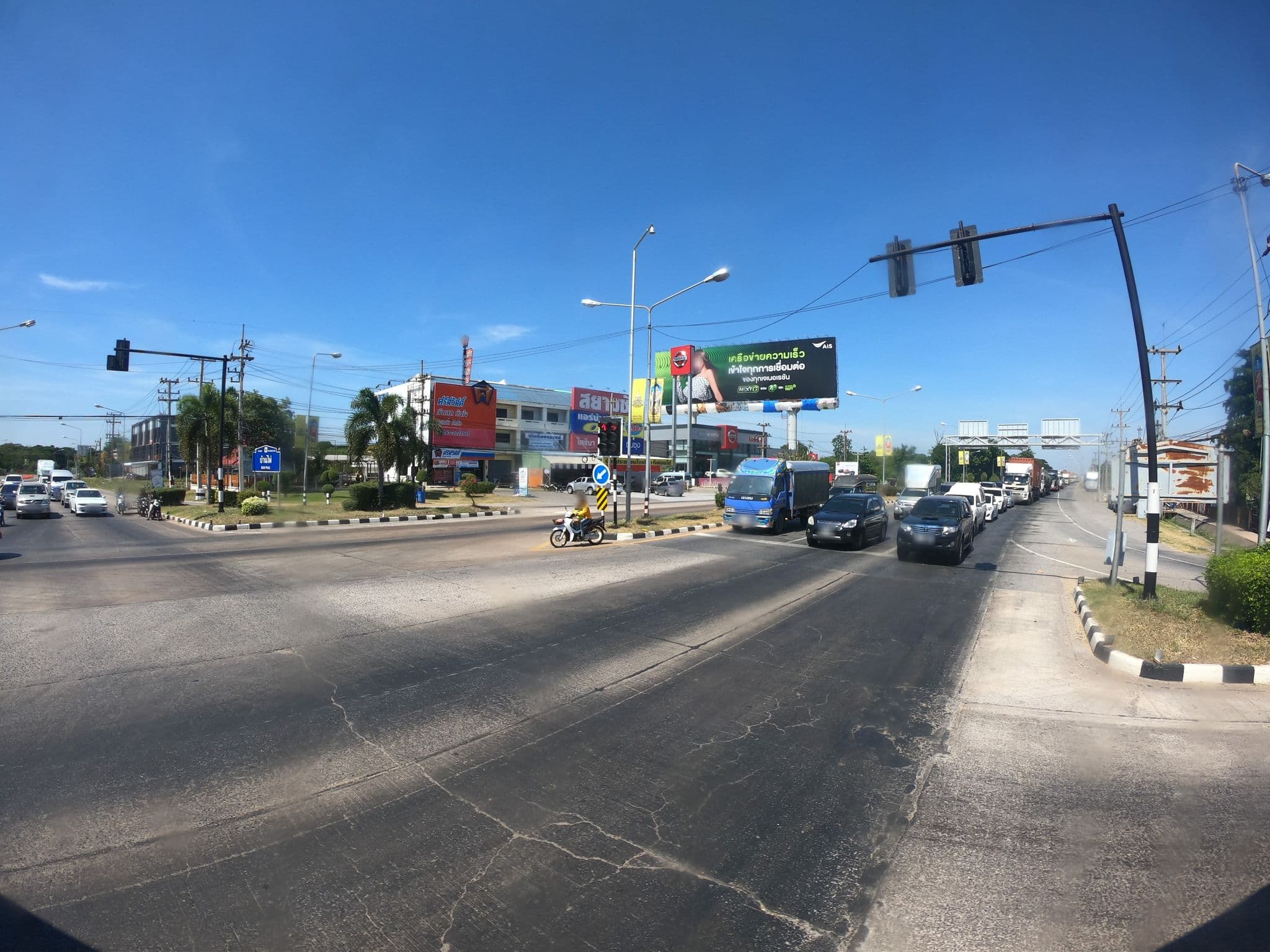 Street view near มวกเหล็ก วาลเล่ย์, Ban Phai — © ozflor (CC BY-SA · Mapillary)