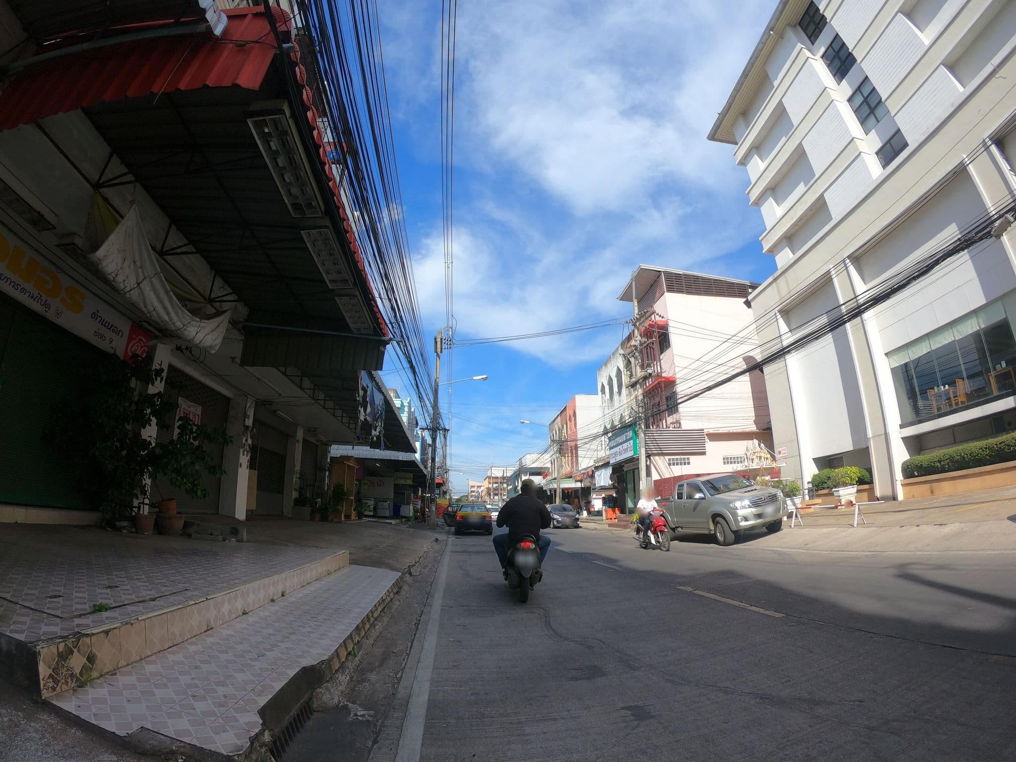 Street view near โรงแรมบุศราคัม ขอนแก่น, Khon Kaen — © ozflor (CC BY-SA · Mapillary)