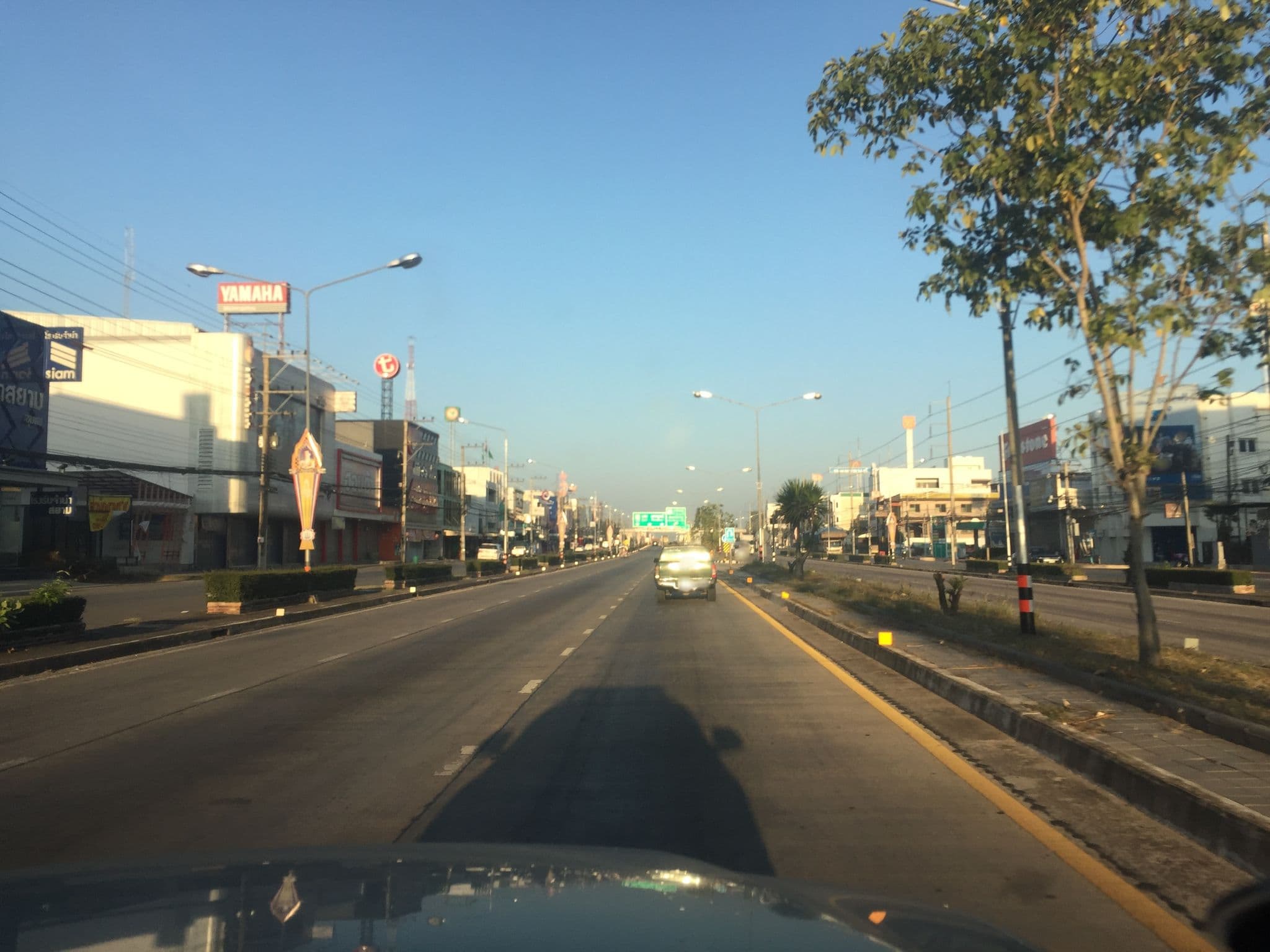 Street view near The Cheewin Hotel, Chum Phae — © igorzo (CC BY-SA · Mapillary)