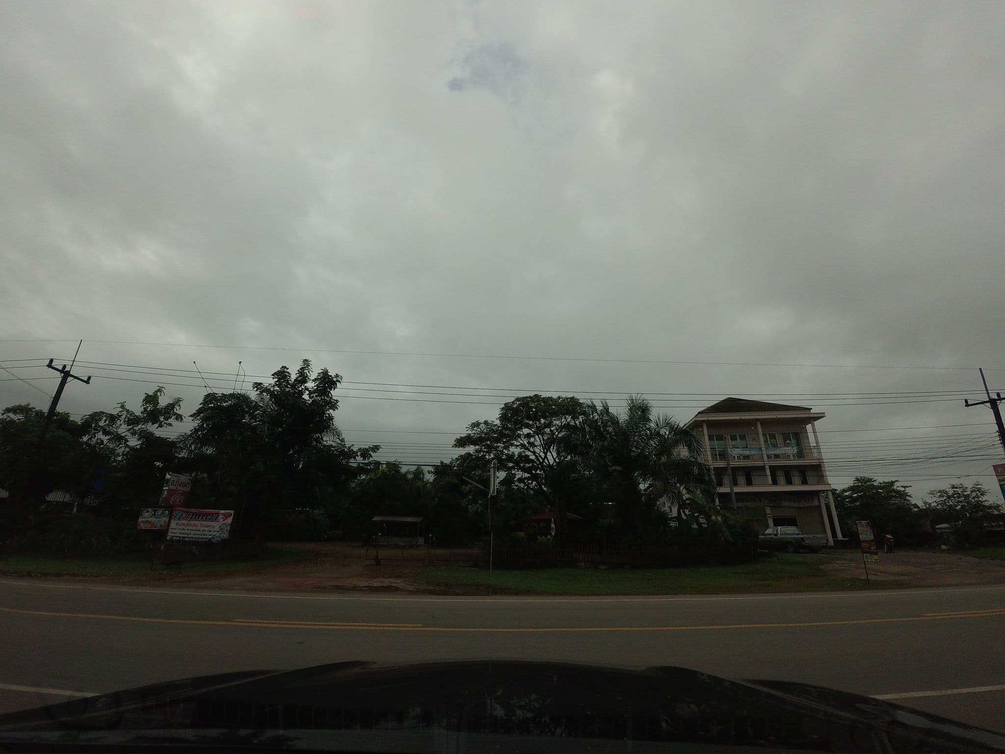 Street view near ธารารินทร์ รีสอร์ท, Tha Bo — © mishari (CC BY-SA · Mapillary)