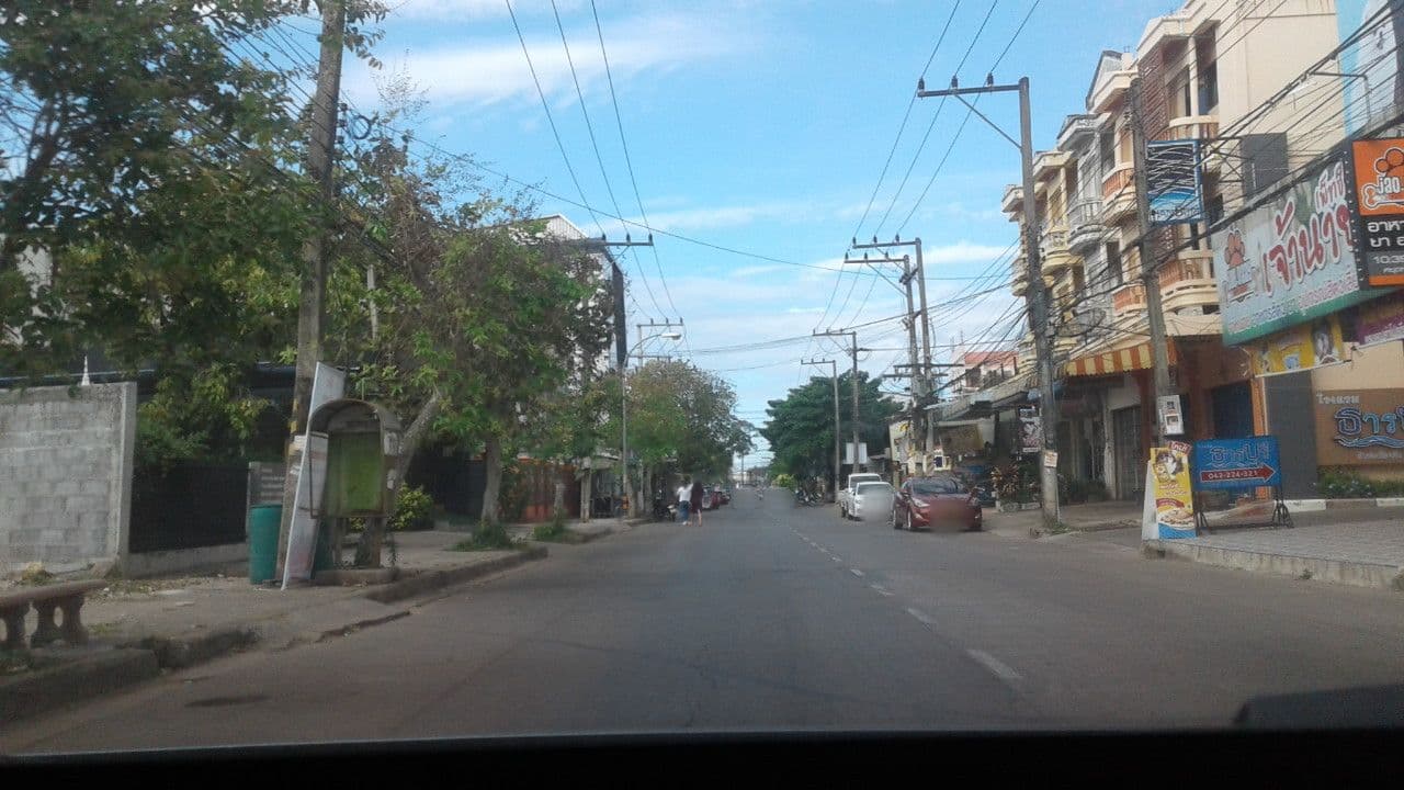 Street view near โรงแรมธาราบุรี, Udon Thani — © rariyaso (CC BY-SA · Mapillary)
