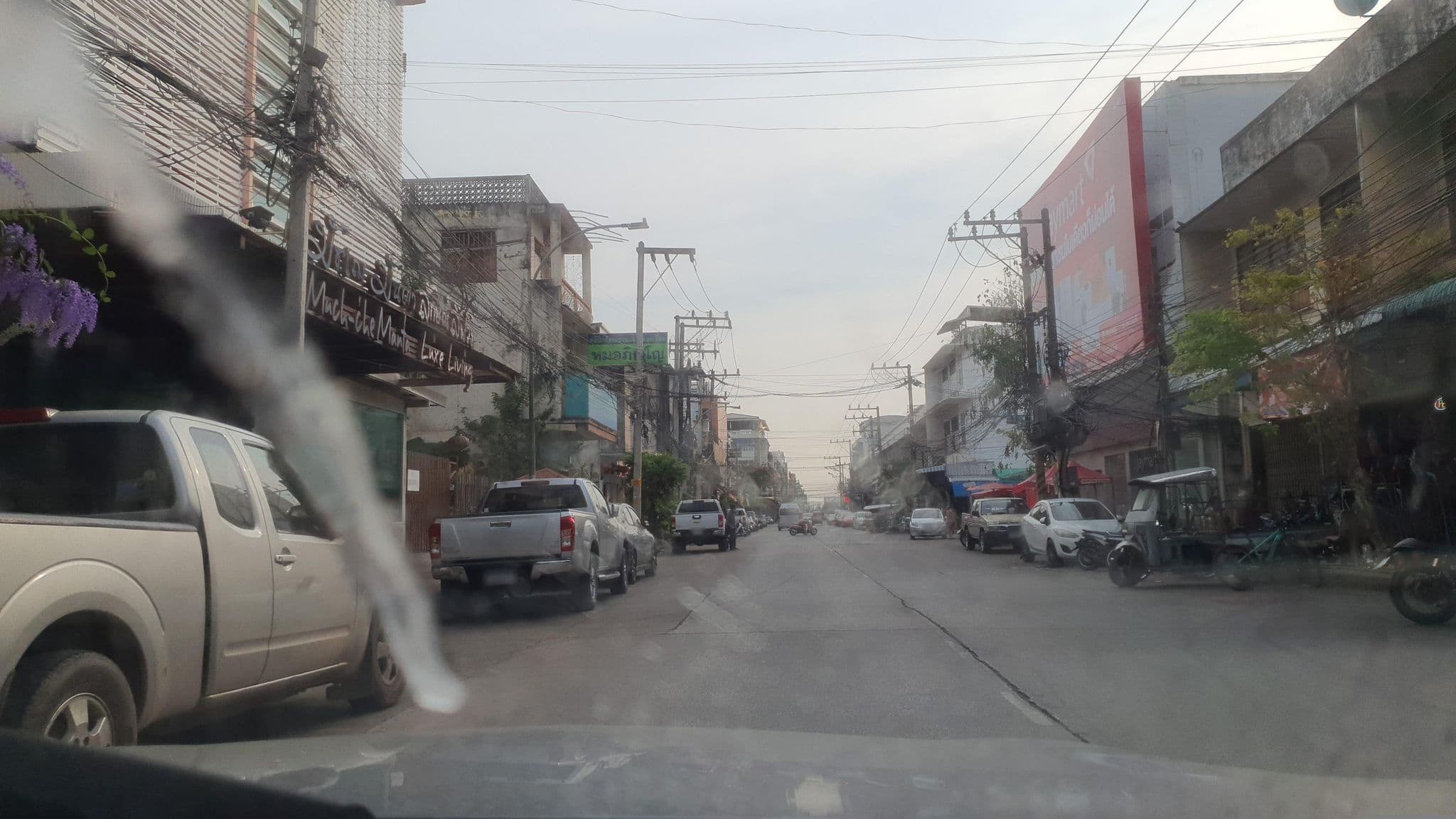 Street view near Much-Che Manta Boutique Hotel (มัชเฌ มันตา บูธีค โฮเต็ล), Udon Thani — © jrcarlsen (CC BY-SA · Mapillary)