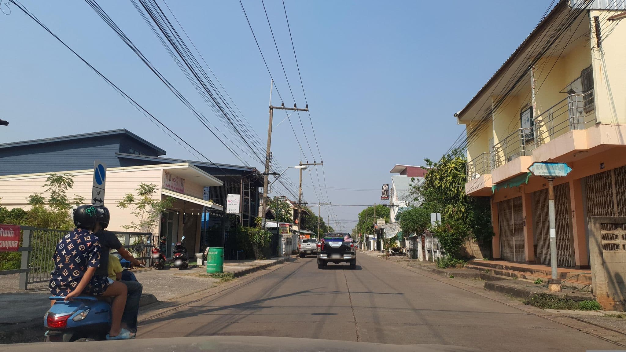 Street view near Thanakul hotel, Udon Thani — © jrcarlsen (CC BY-SA · Mapillary)
