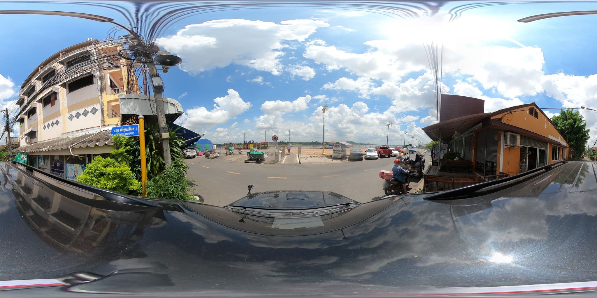 Street view near Wanna Guest House, Nong Khai — © nuttawutbunta (CC BY-SA · Mapillary)