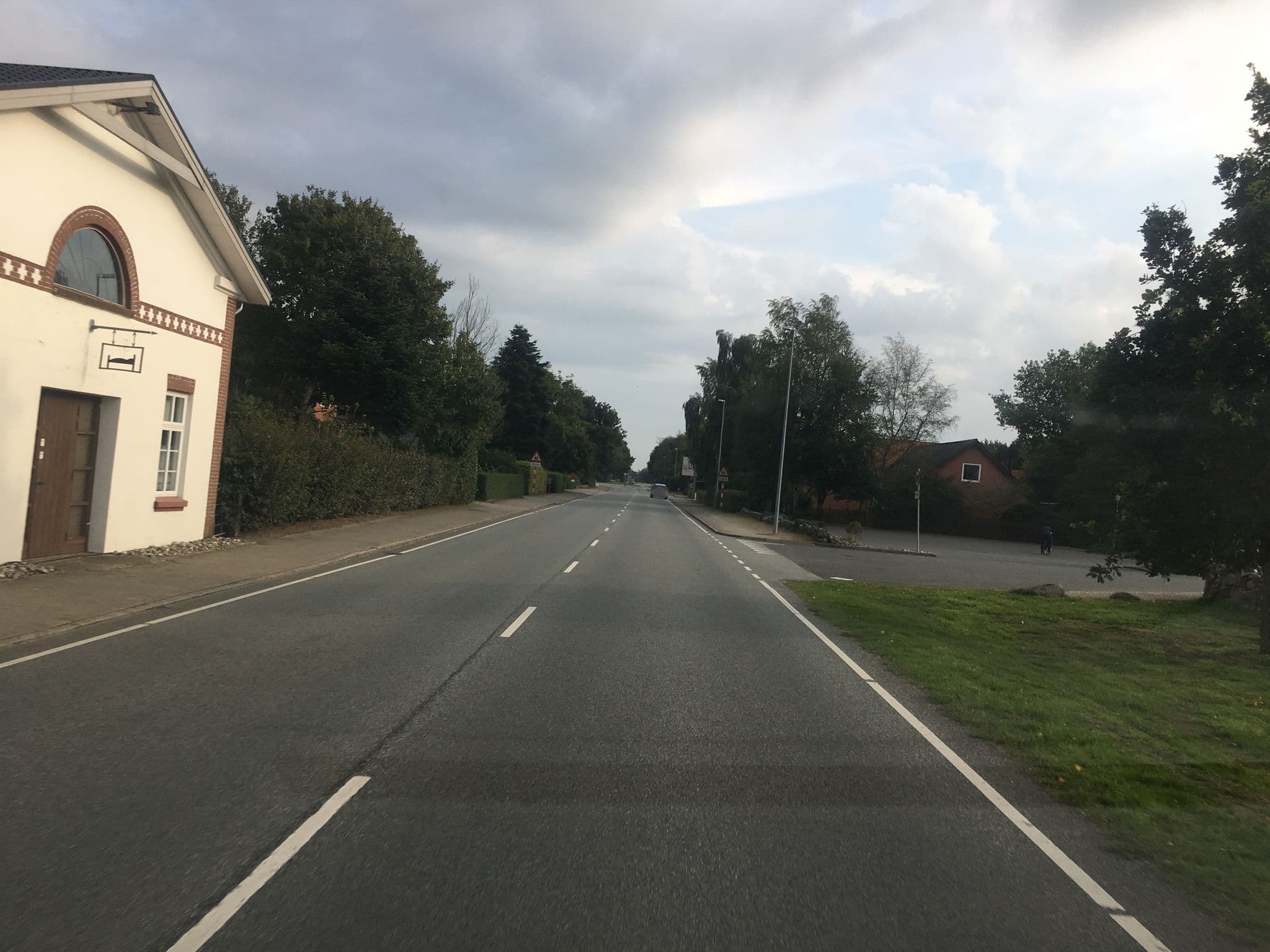 Street view near Saksborg Kro, Tinglev — © maggiymir (CC BY-SA · Mapillary)