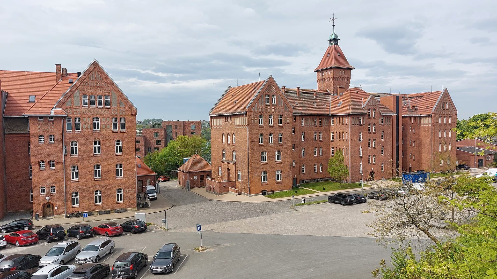 Hotel Sønderborg Kaserne (via Wikimedia Commons, CC BY-SA 4.0)