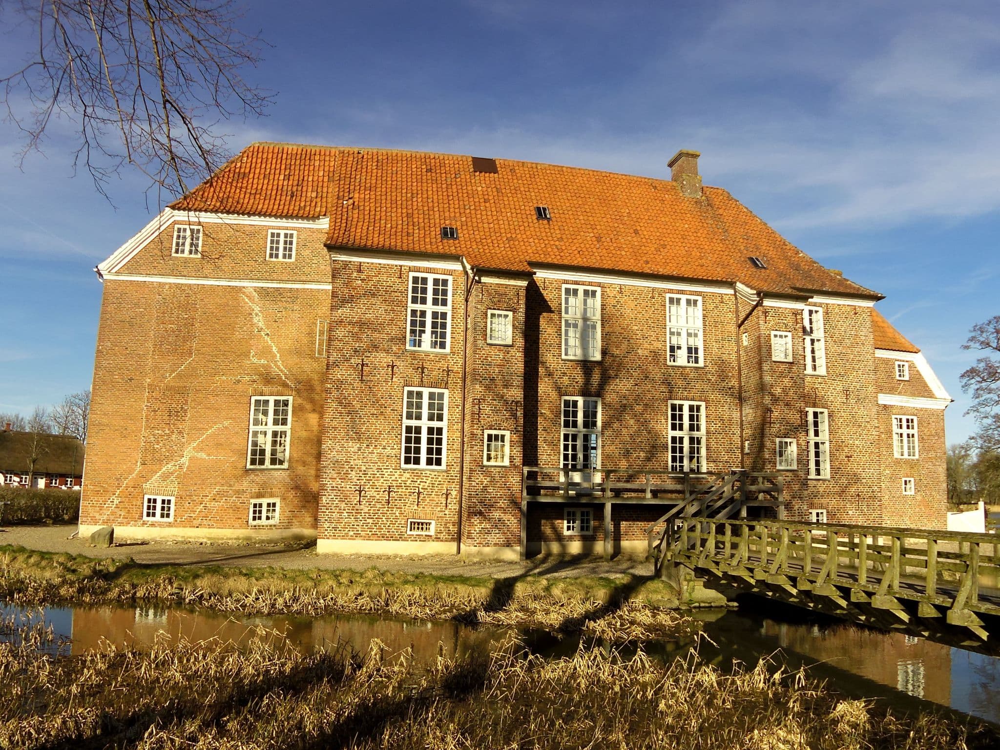 Street view near Gram Slot, Gram — © hjart (CC BY-SA · Mapillary)