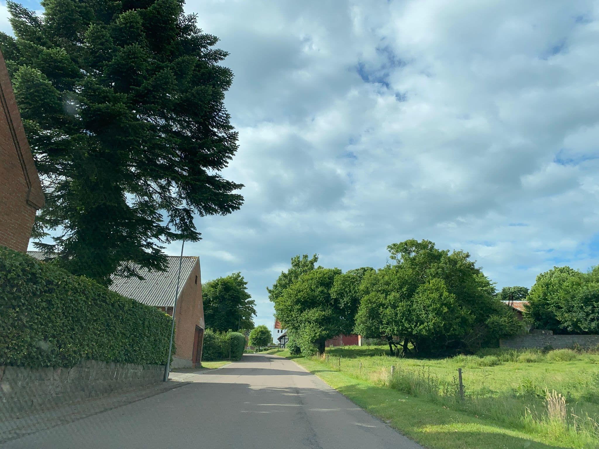 Street view near Træden Badehotel, Brædstrup — © mapnerd_dk (CC BY-SA · Mapillary)