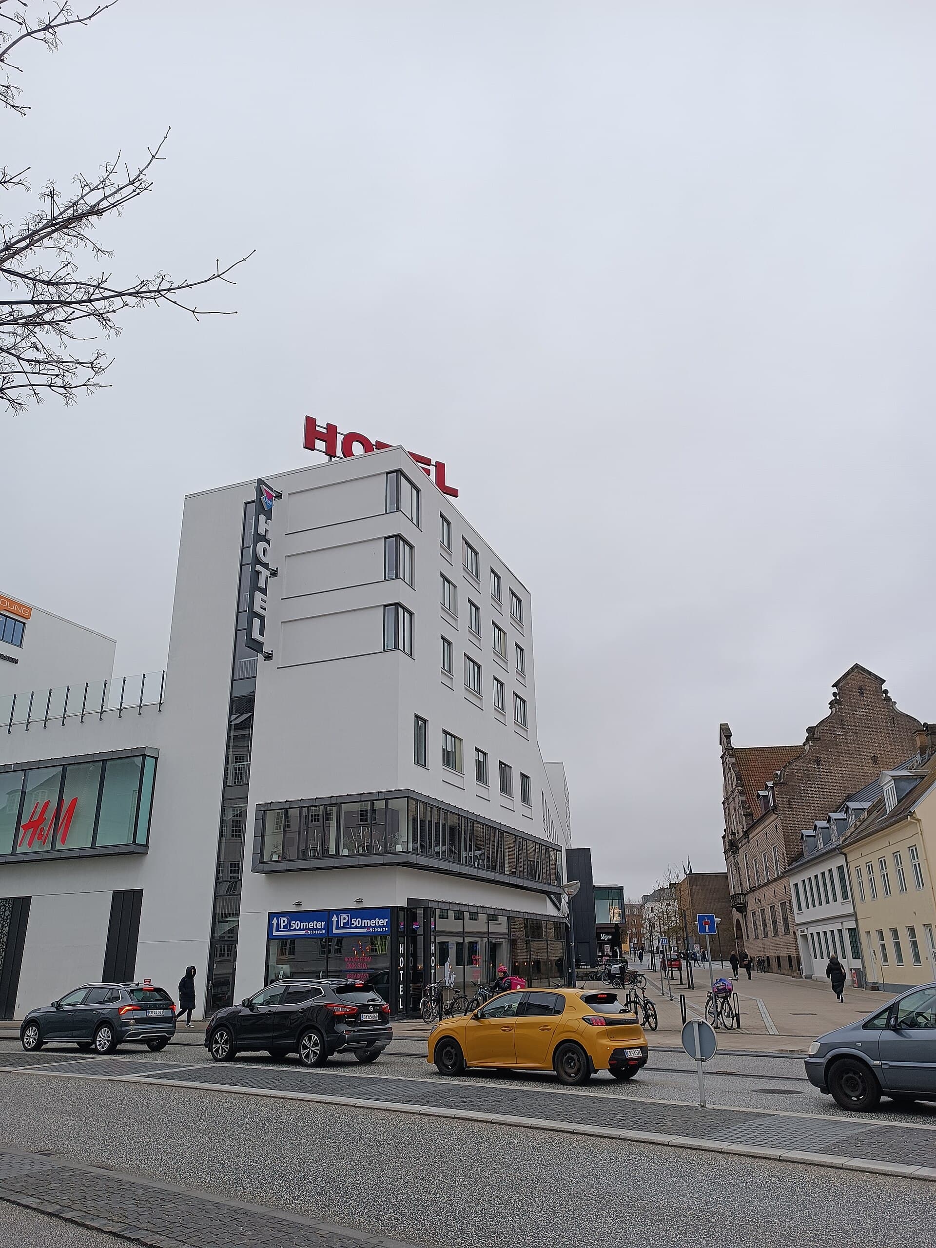 Cabinn Hotel Aalborg (via Wikimedia Commons, CC0)