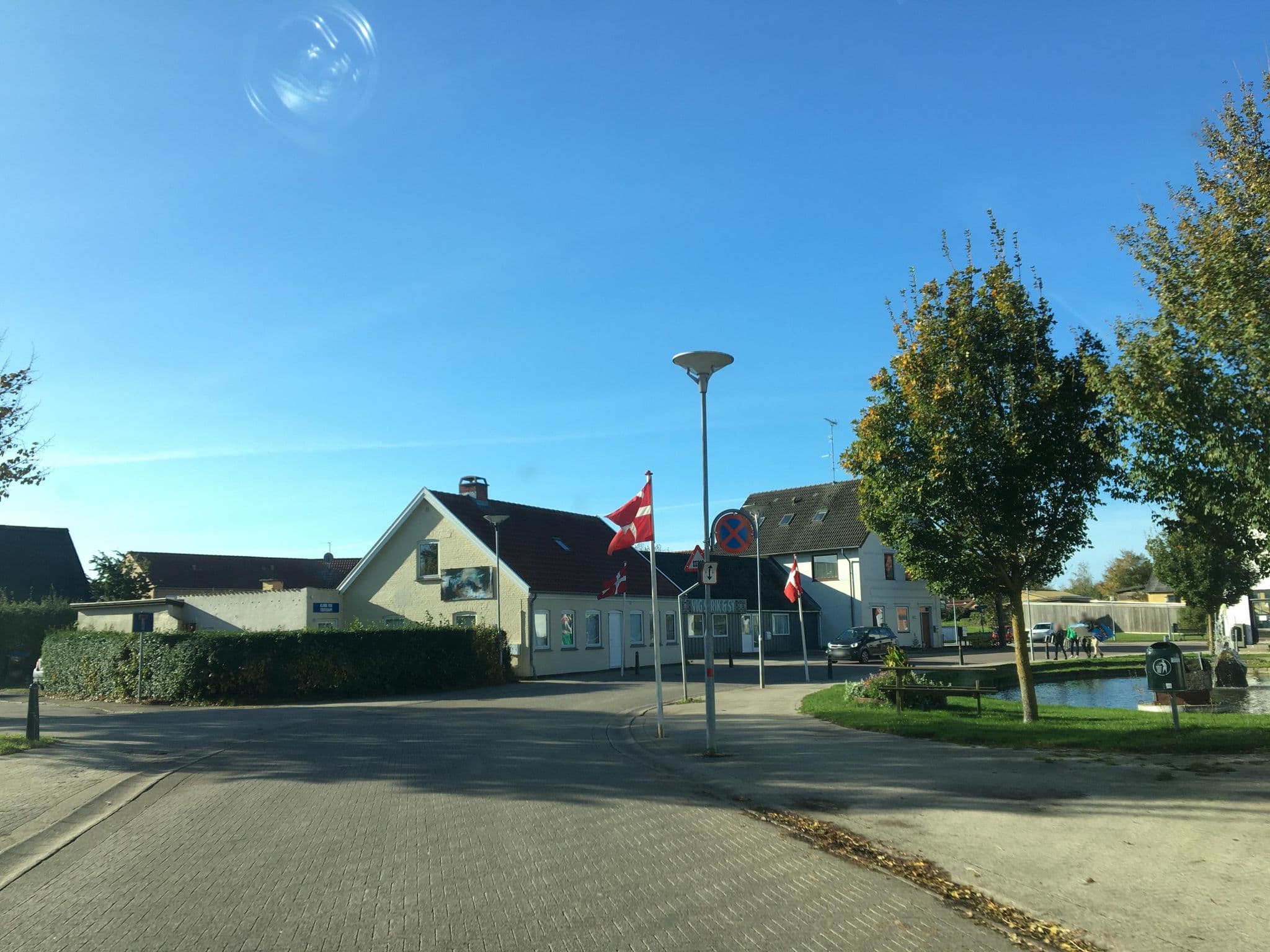 Street view near Den Gamle Kro. Vig Kulturhus I/S, Jyderup — © signout (CC BY-SA · Mapillary)