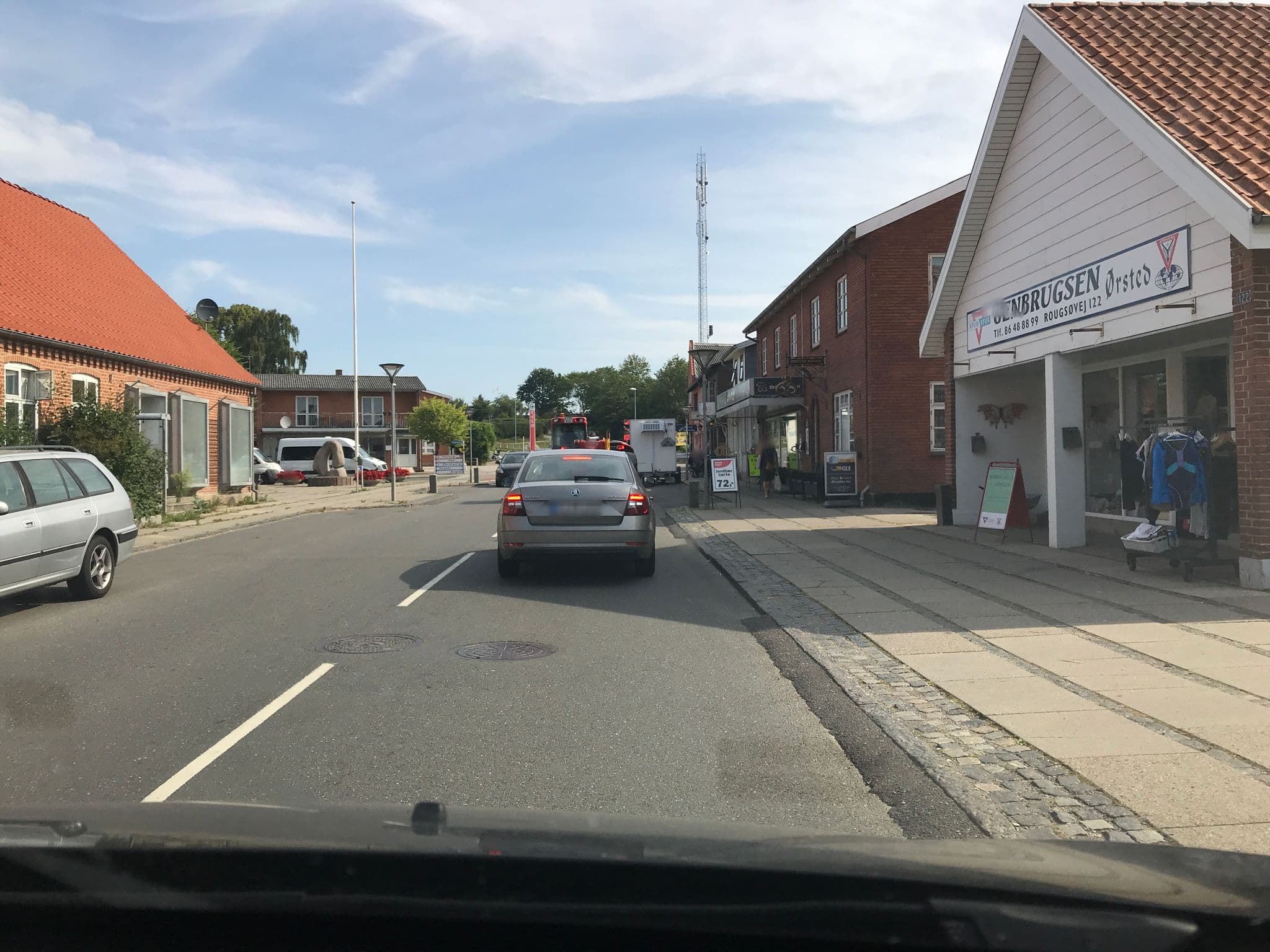 Street view near Hotel Ørsted Kro, Allingåbro — © sannemik (CC BY-SA · Mapillary)