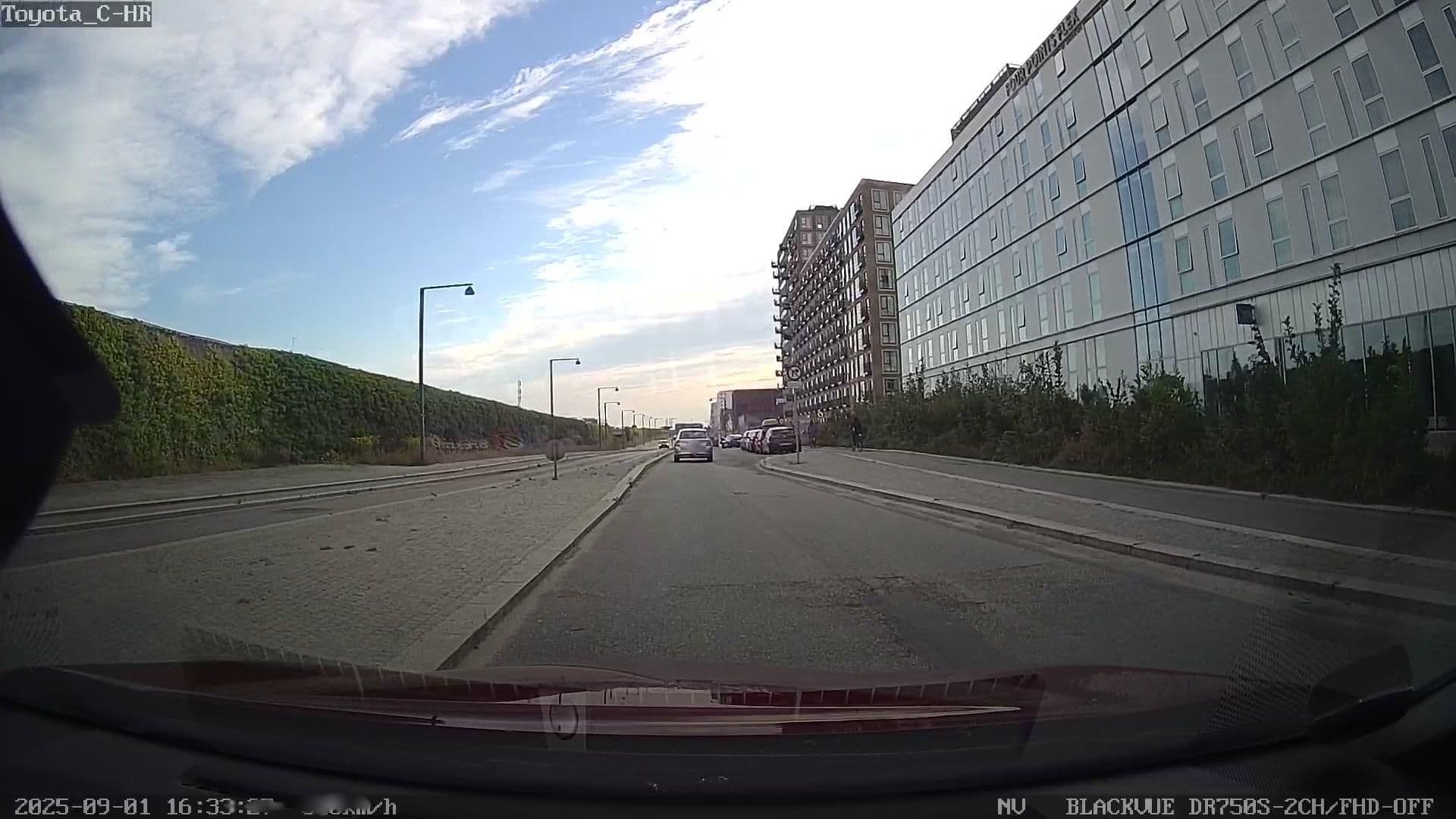 Street view near Zleep Hotel Royal Arena, Tårnby — © agporestad (CC BY-SA · Mapillary)