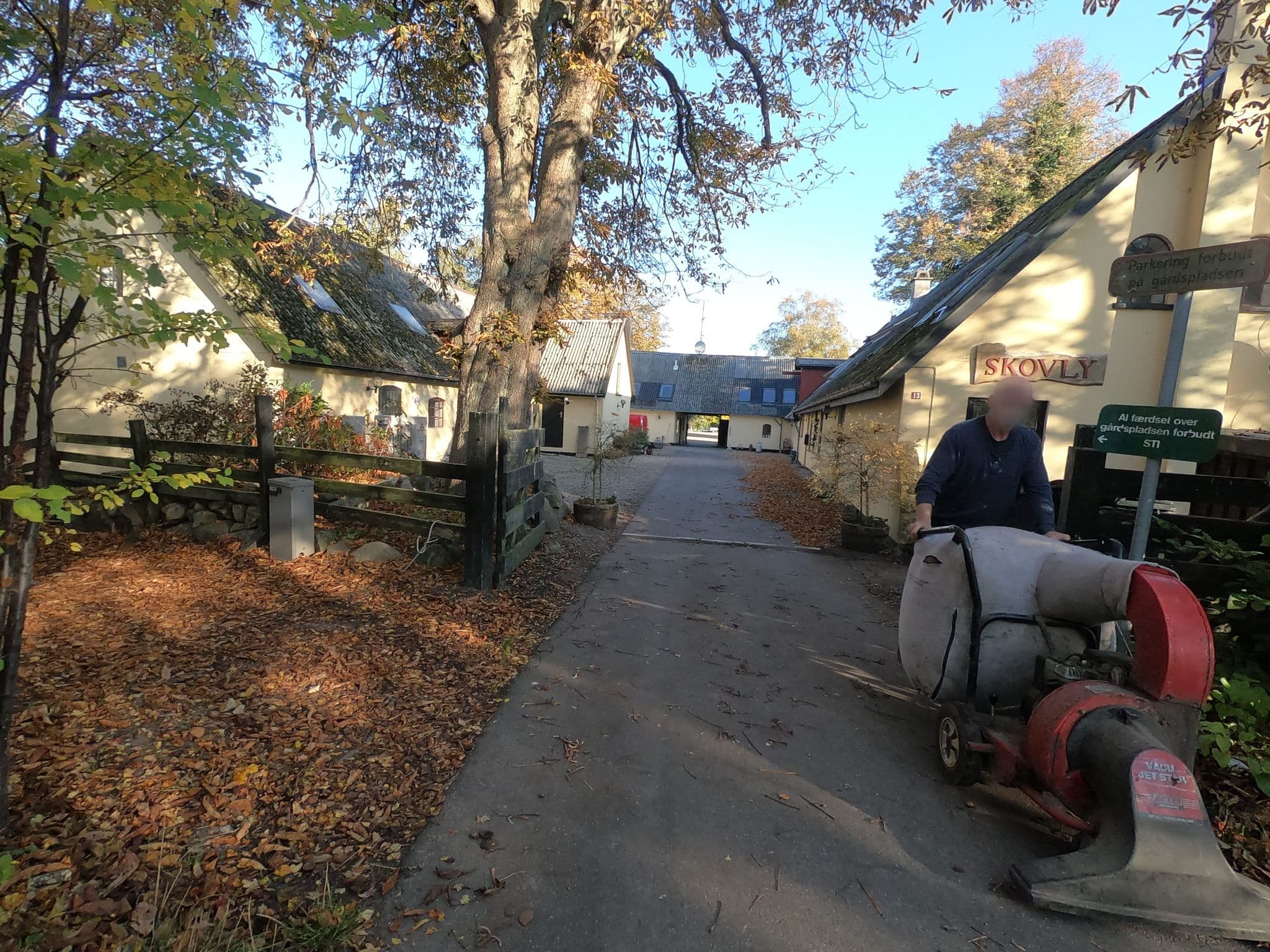 Street view near Skovlyst, Ganløse — © neogeografen (CC BY-SA · Mapillary)