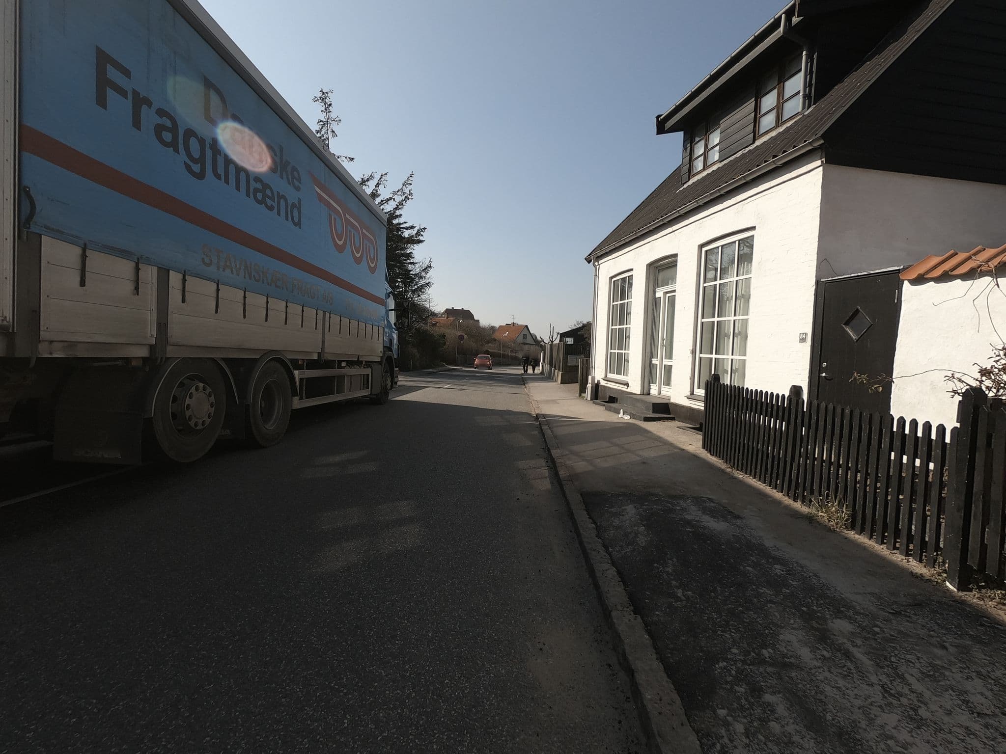 Street view near Tisvildeleje Strandhotel, Tisvilde — © neogeografen (CC BY-SA · Mapillary)