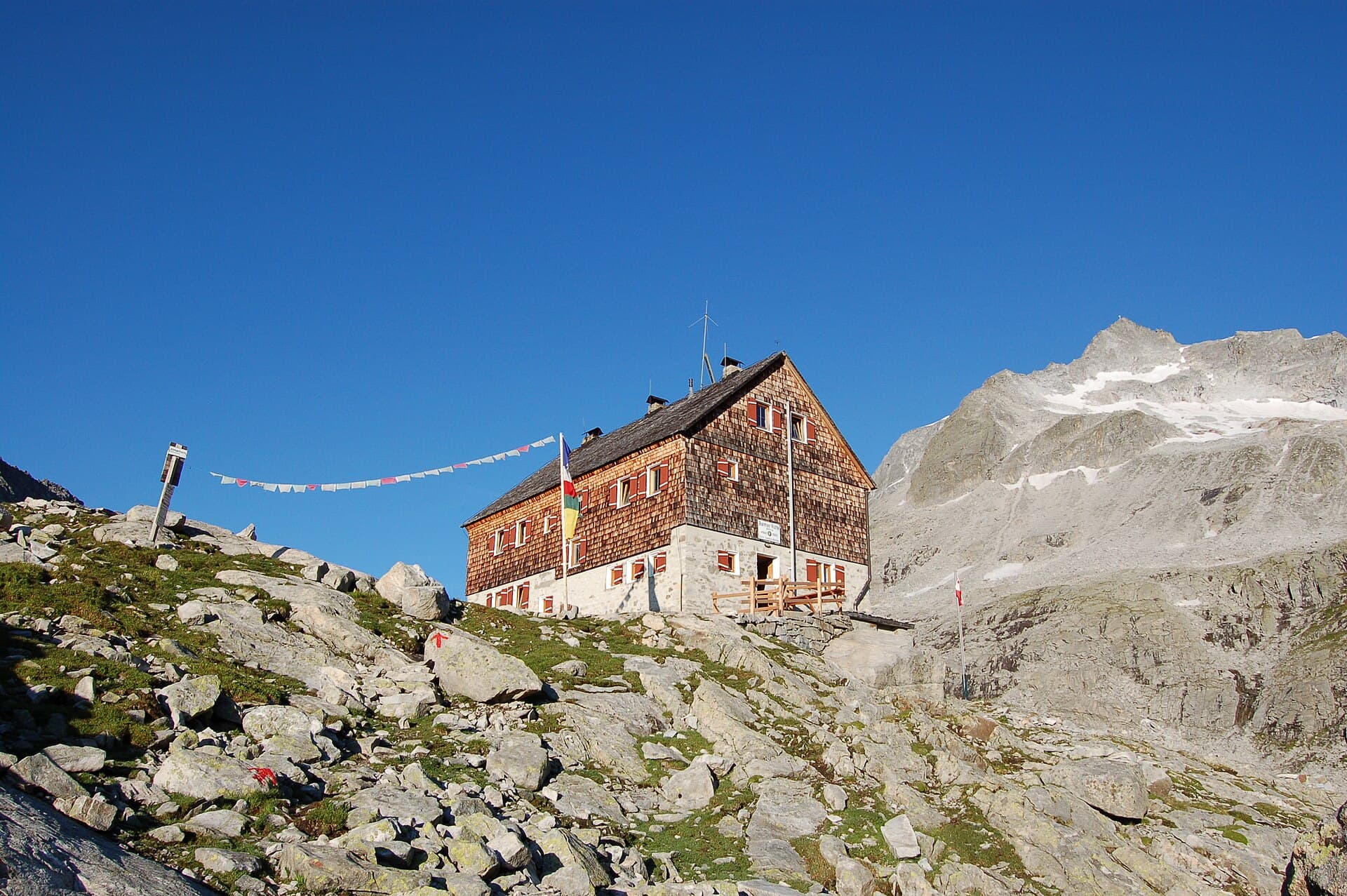 Barmer Hütte (via Wikimedia Commons, CC BY 2.5)