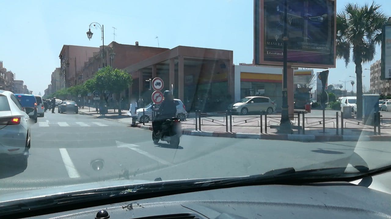 Street view near Hôtel Et Appart Hôtel Les Ambassadeurs Marrakech, Marrakesh — © theredcity18 (CC BY-SA · Mapillary)