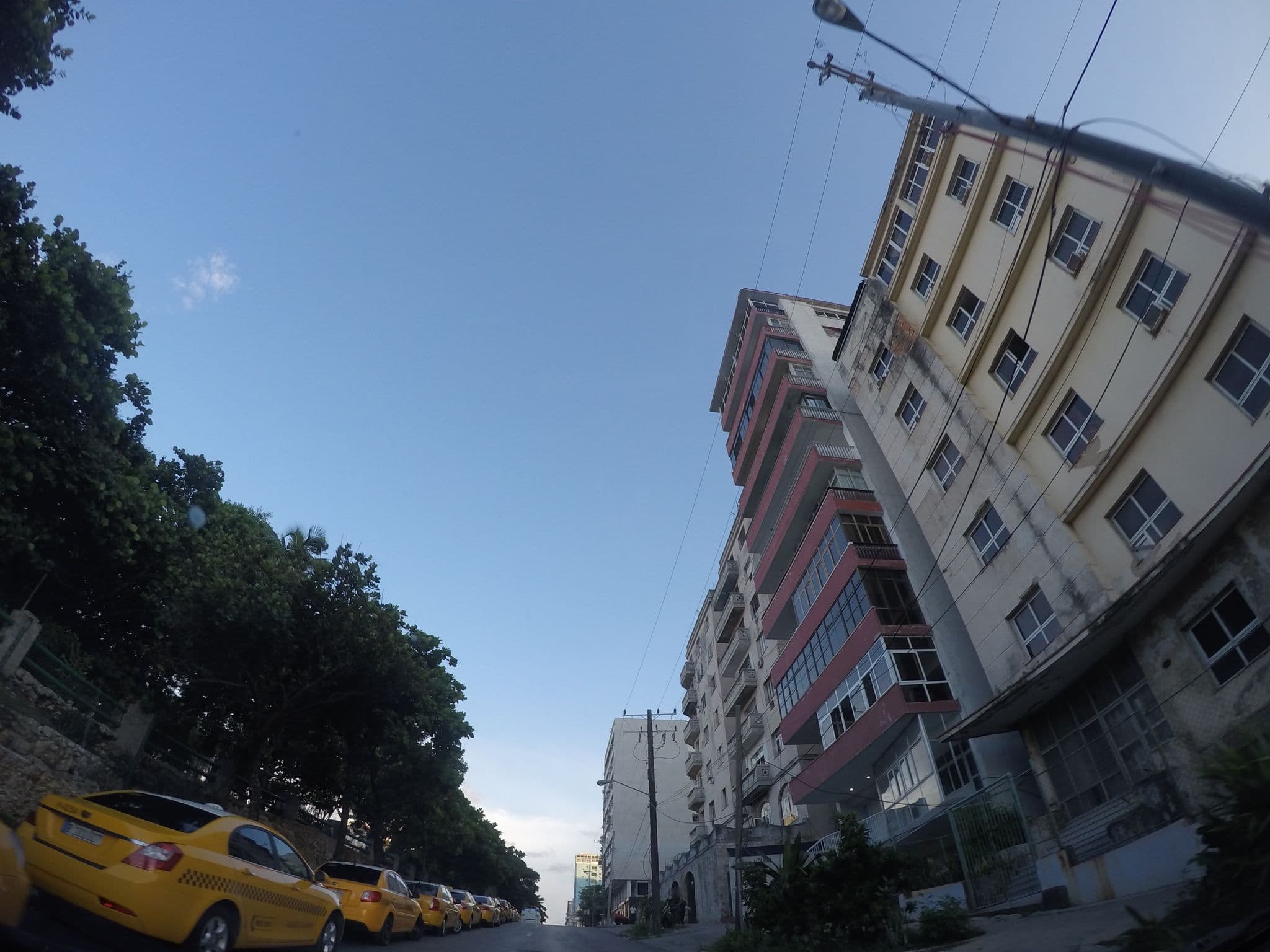 Street view near Edificio Altamira, Havana