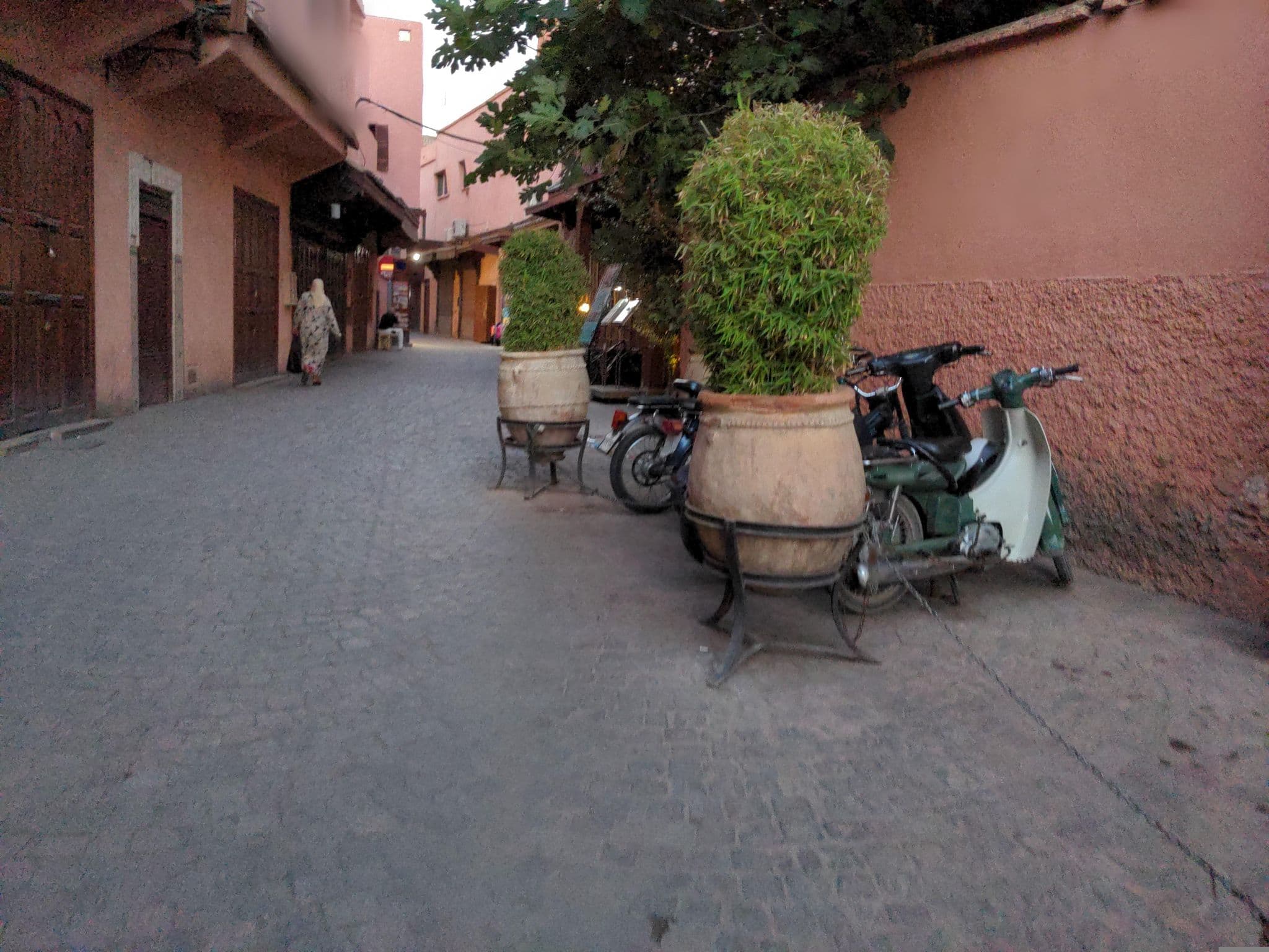 Street view near Riad Les Trois Palmiers El Bacha, Marrakesh — © asturksever (CC BY-SA · Mapillary)