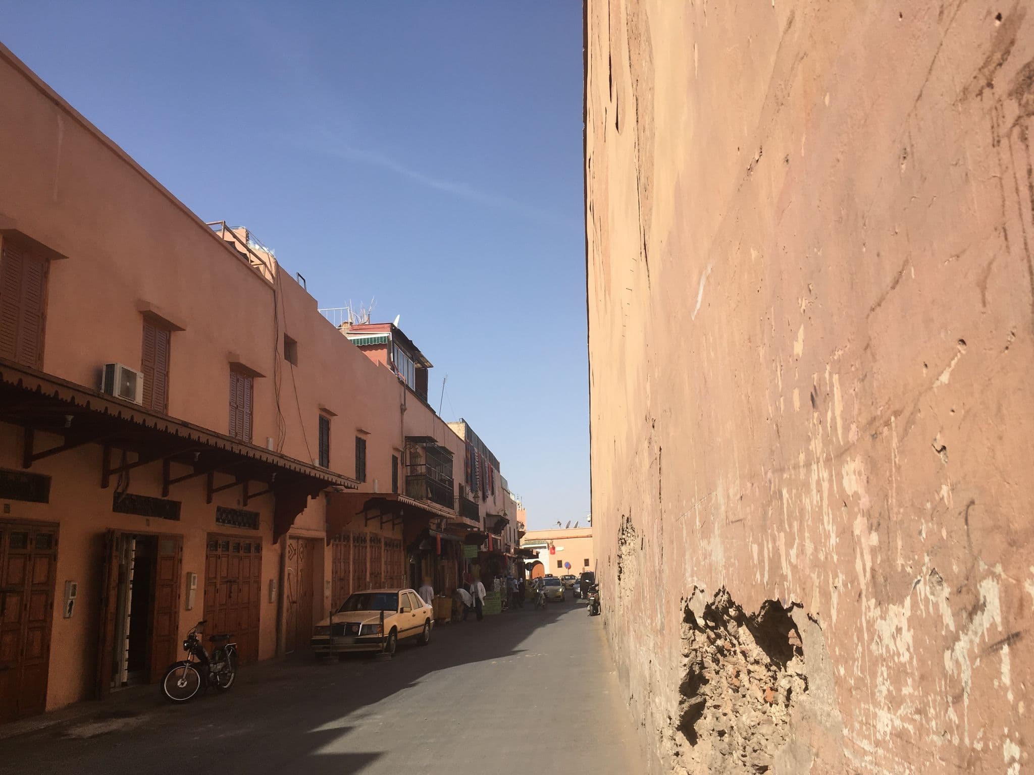 Street view near Riad Dar White, Marrakesh — © chrisbeddow (CC BY-SA · Mapillary)