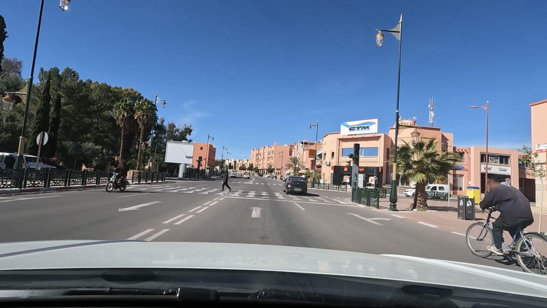 Street view near hotel Es saada, Ouarzazate — © lucomsky (CC BY-SA · Mapillary)