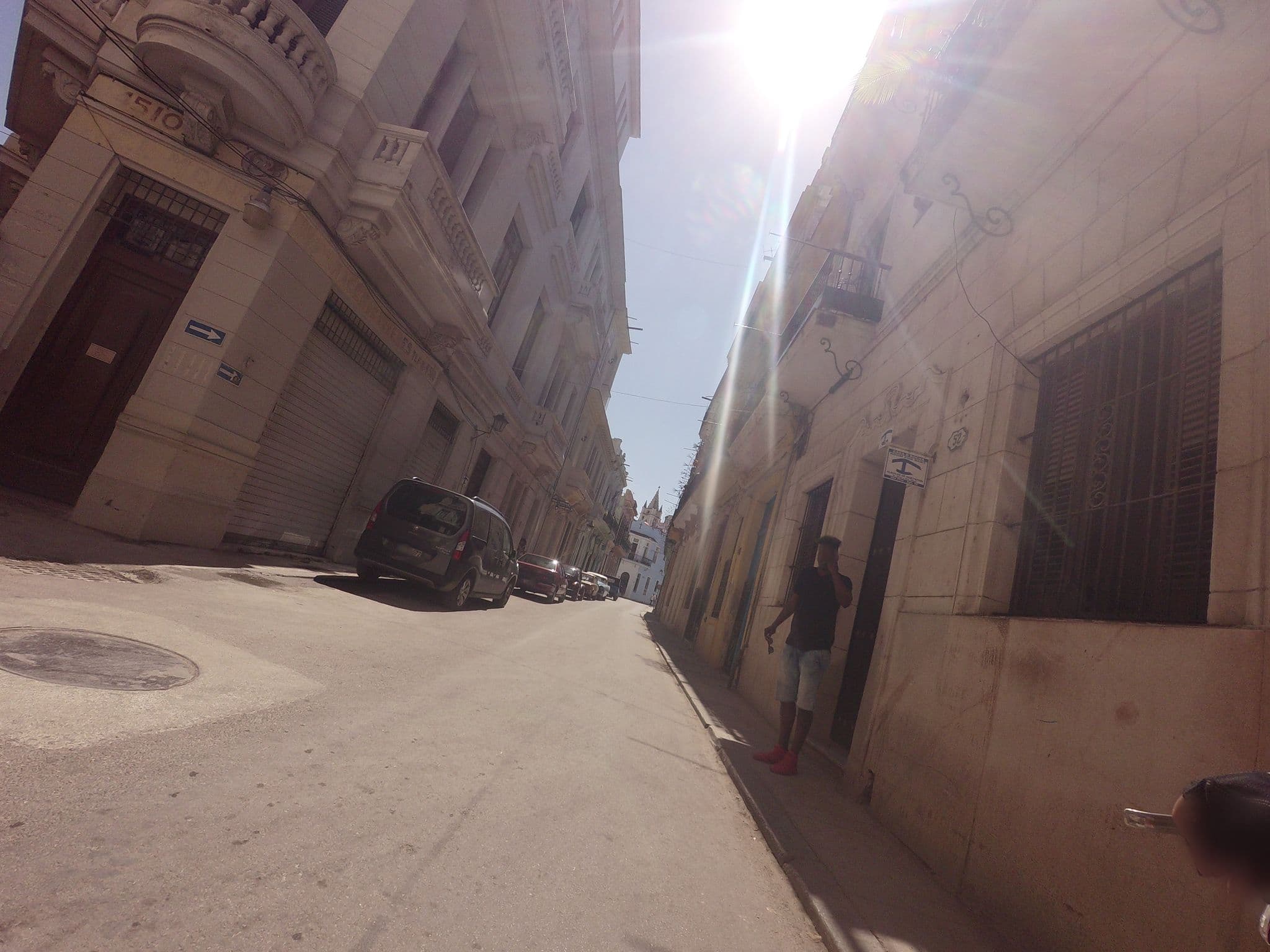 Street view near Hostal Imperio, La Habana Vieja