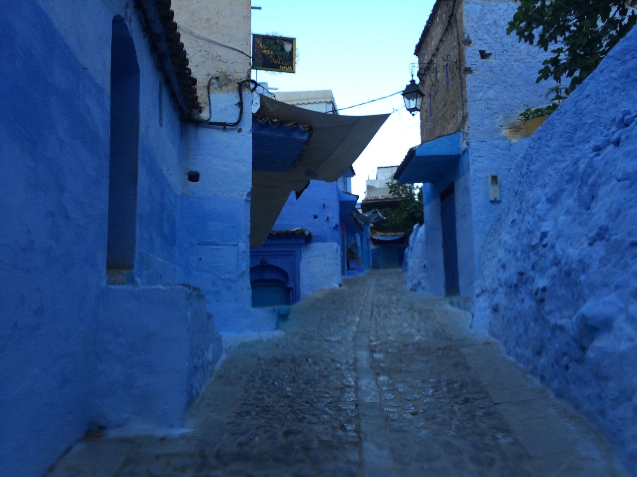 Street view near Hostal Vallparadis, Chefchaouen — © sige (CC BY-SA · Mapillary)