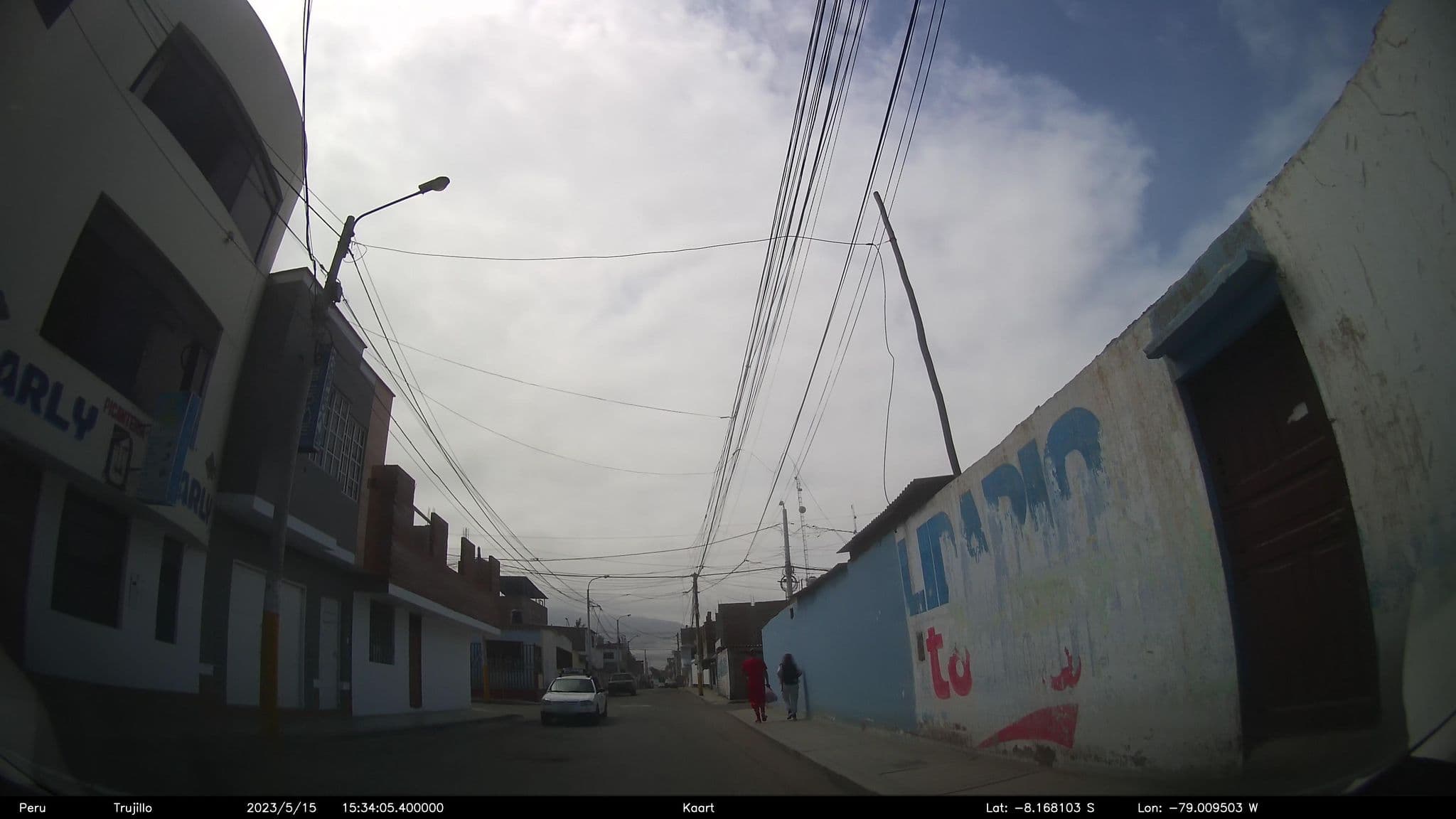 Street view near Hostal Cesar's, Moche — © kaart_2 (CC BY-SA · Mapillary)