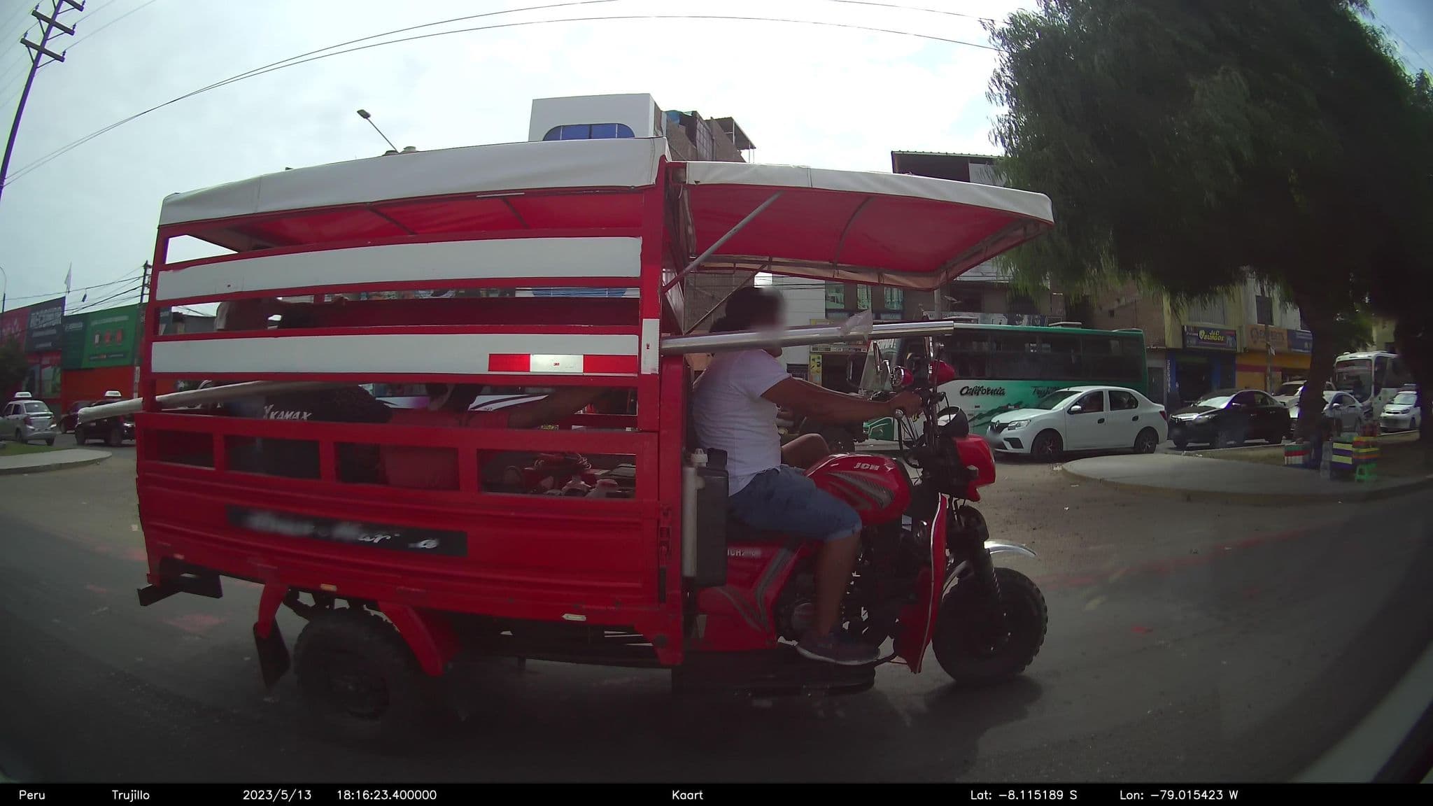 Street view near MagicPeru Apart Hotel, Trujillo — © kaart_2 (CC BY-SA · Mapillary)