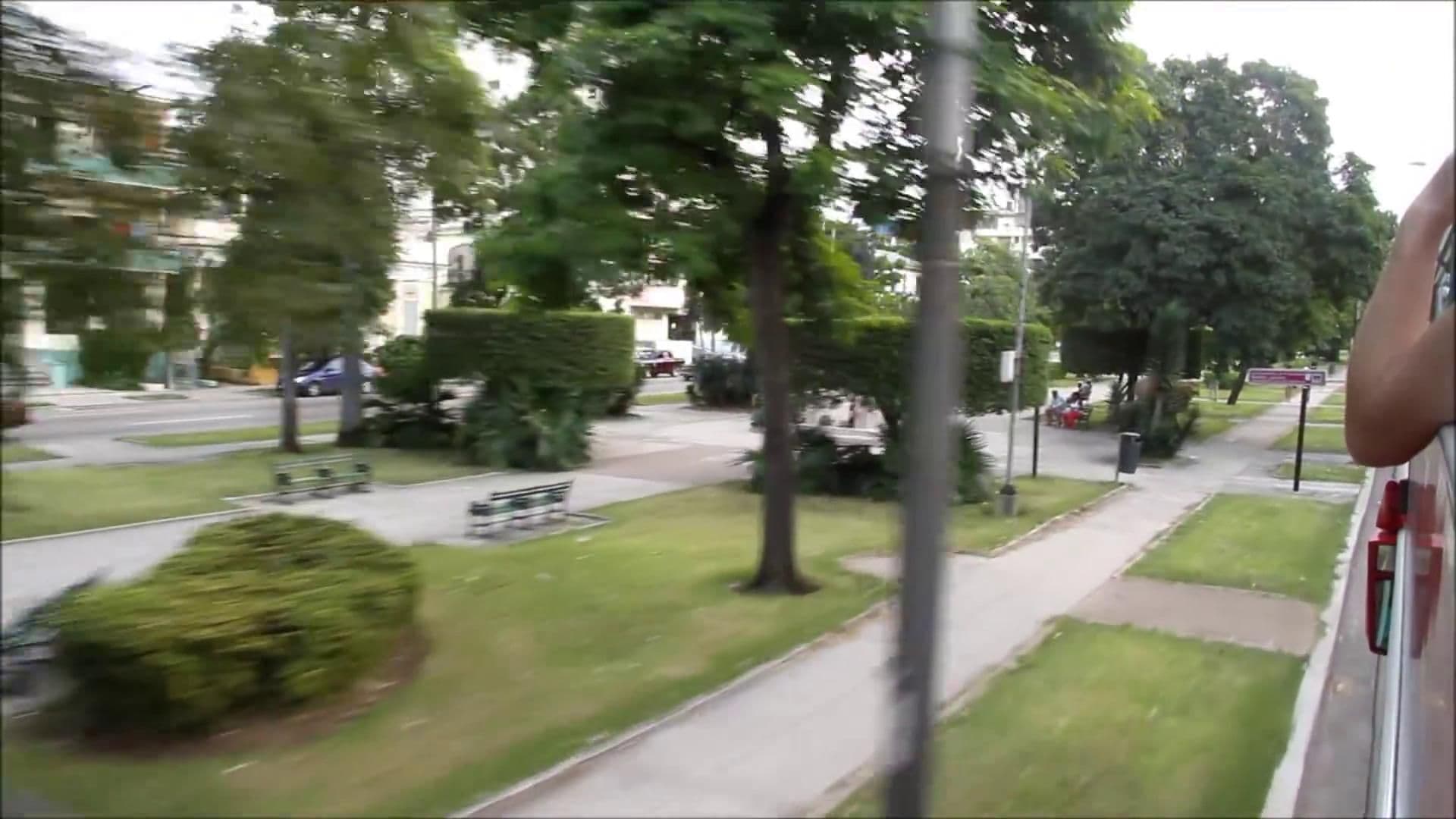 Street view near Hostal Reyna, Vedado