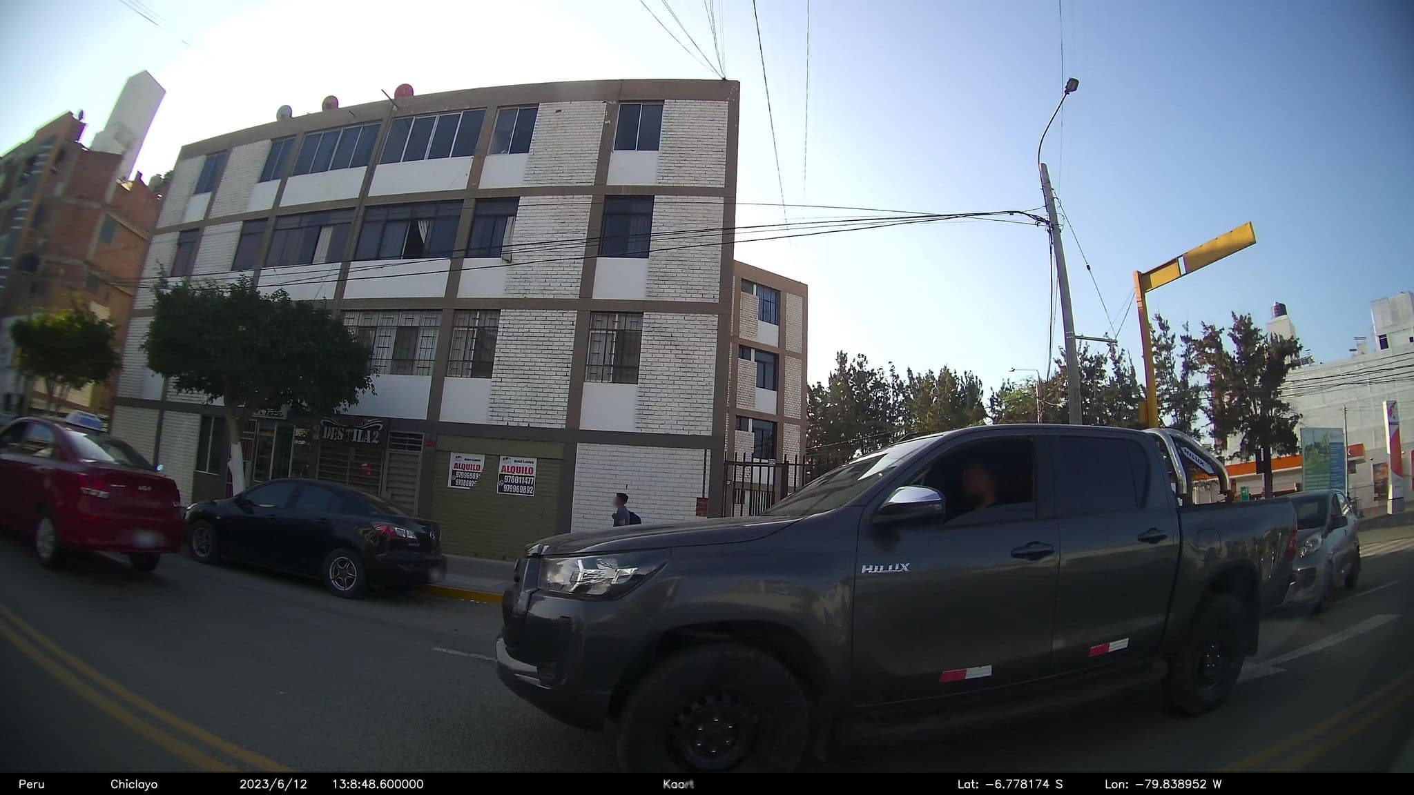 Street view near Musky Hostal, Chiclayo — © kaart_2 (CC BY-SA · Mapillary)