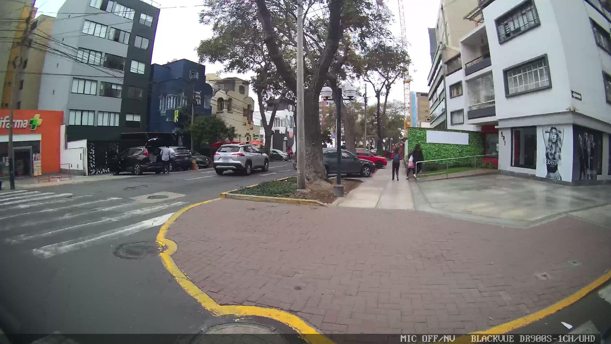 Street view near Hotel el Ejecutivo, Miraflores — © kaartcam (CC BY-SA · Mapillary)