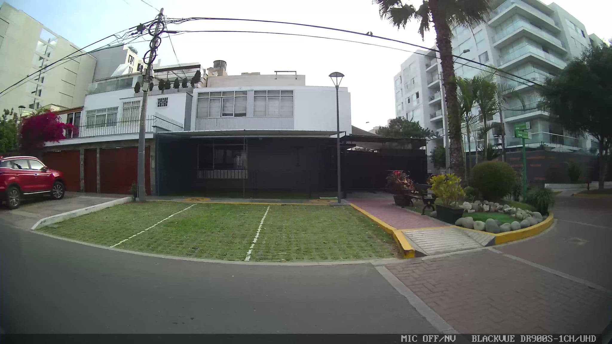 Street view near Hostel Cirque, Miraflores — © kaartcam (CC BY-SA · Mapillary)