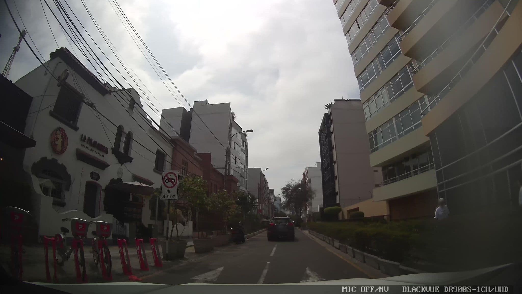 Street view near Enjoy Hostel, Miraflores — © kaart_3 (CC BY-SA · Mapillary)