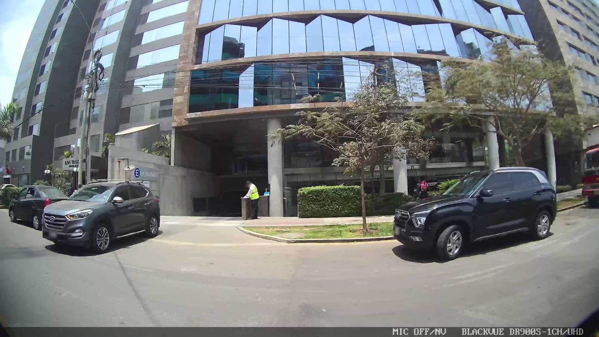 Street view near Suites Orrantia, San Isidro — © kaart_1 (CC BY-SA · Mapillary)
