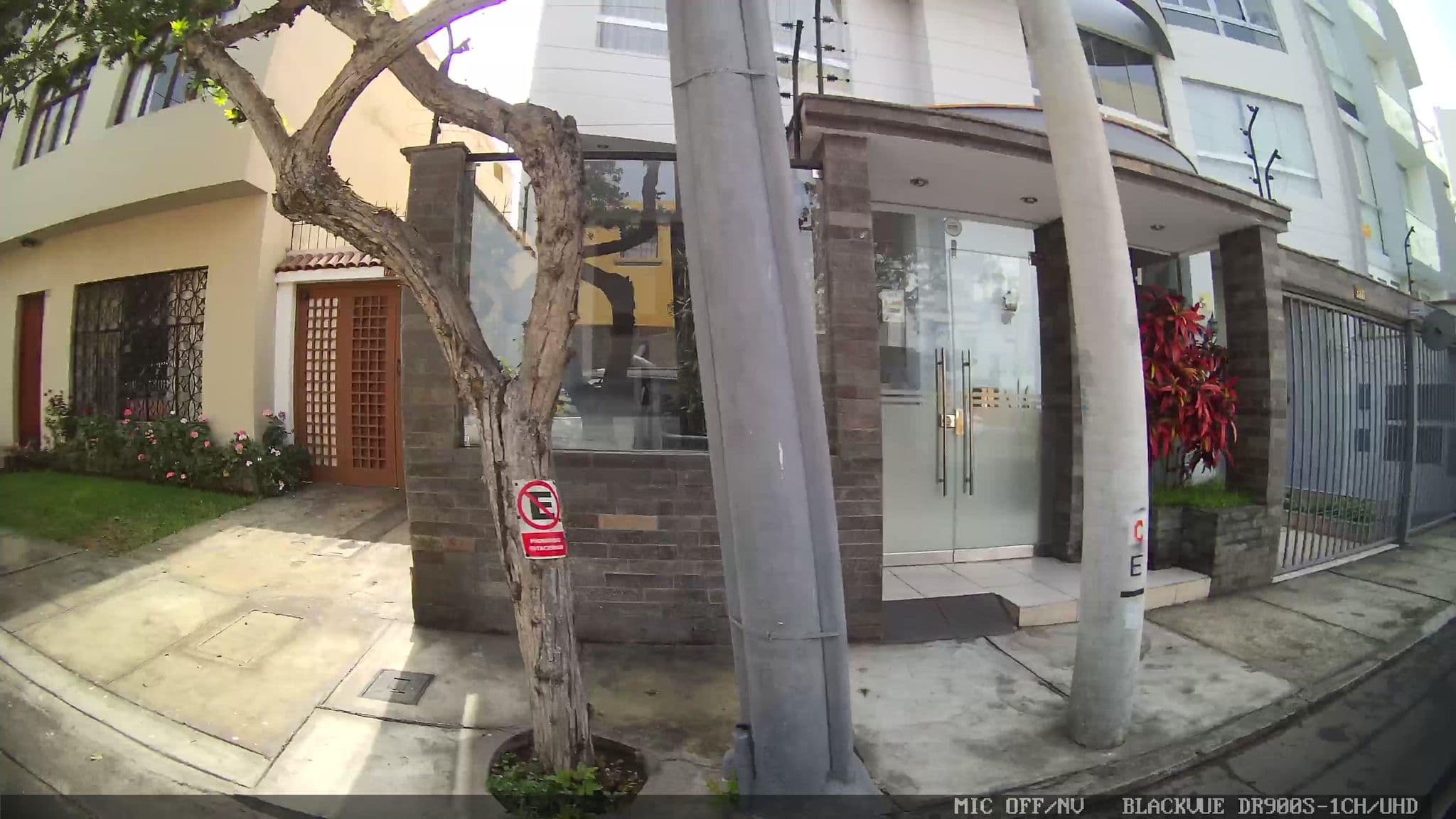 Street view near Beautiful apartment, Miraflores — © kaartcam (CC BY-SA · Mapillary)