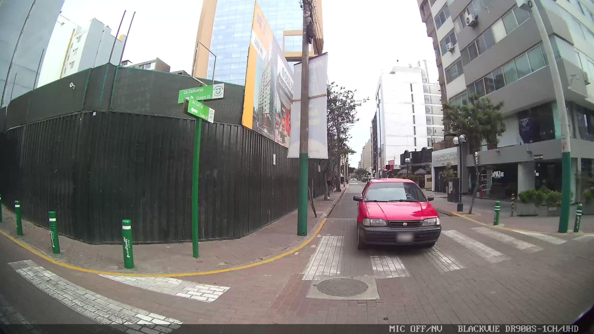 Street view near G.C. Corporacion, Miraflores — © kaart_1 (CC BY-SA · Mapillary)