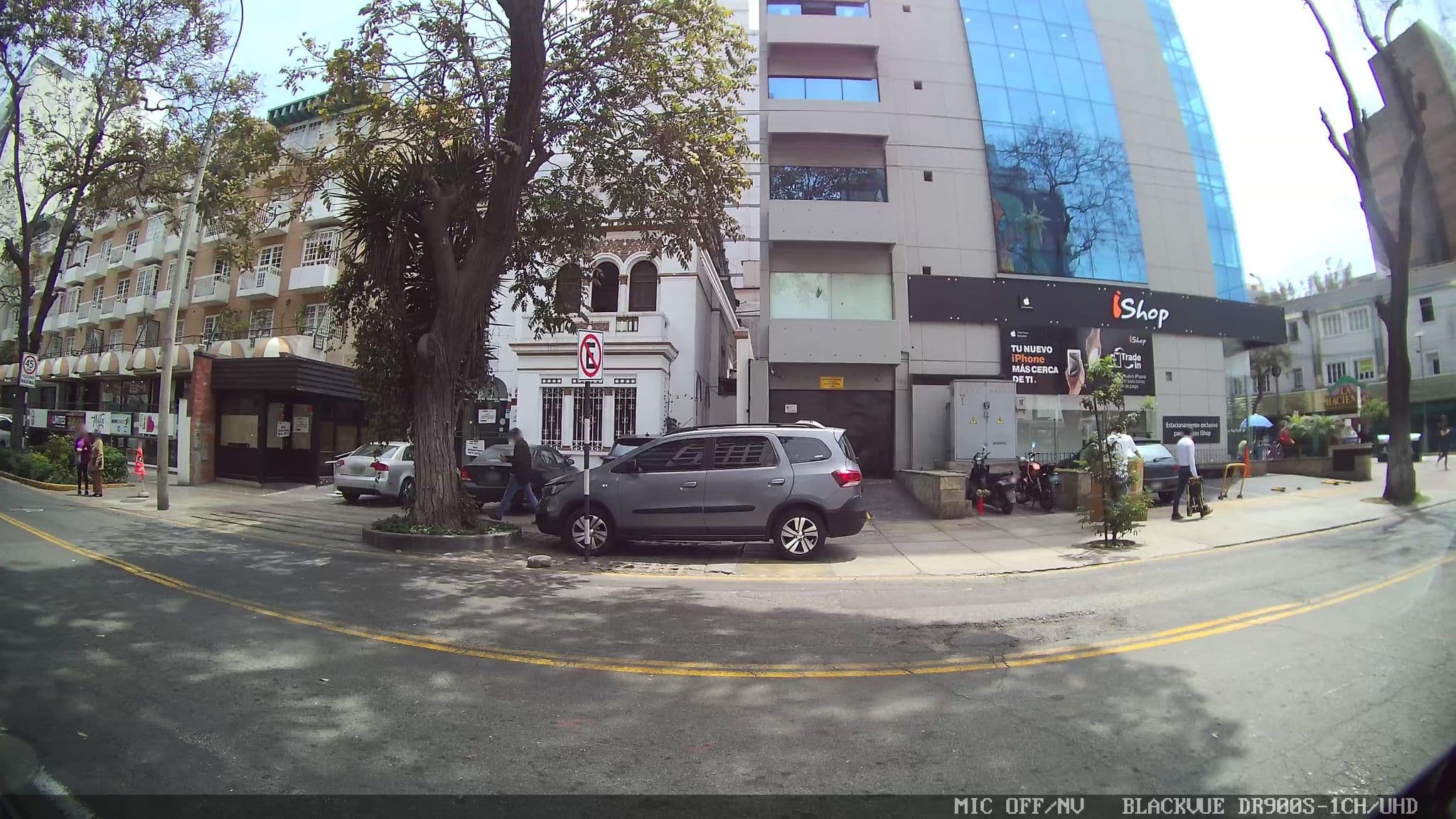Street view near Virreynal Hotel, Miraflores — © kaart_1 (CC BY-SA · Mapillary)