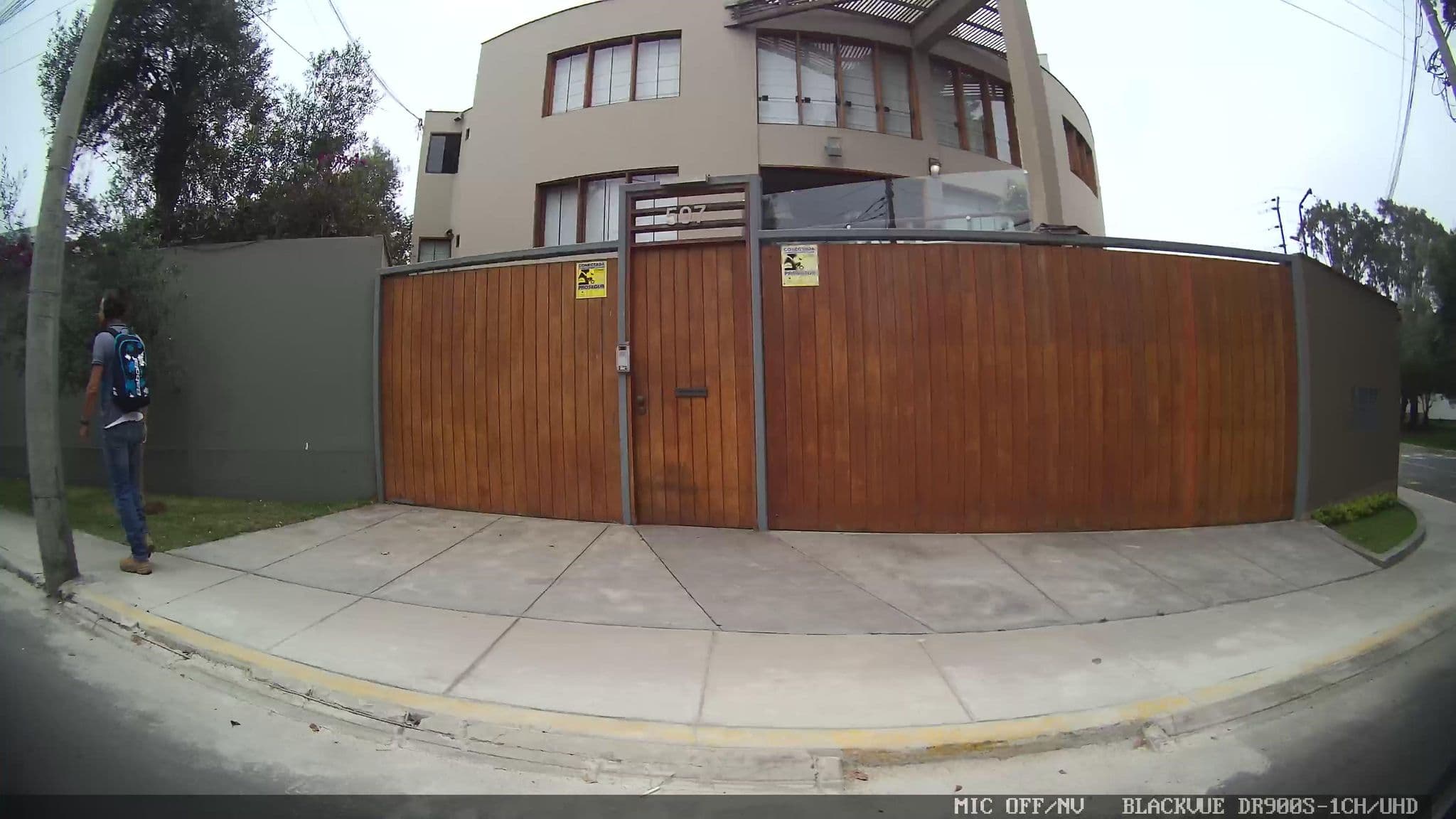 Street view near Easy Rent a Car, Miraflores — © kaartcam (CC BY-SA · Mapillary)