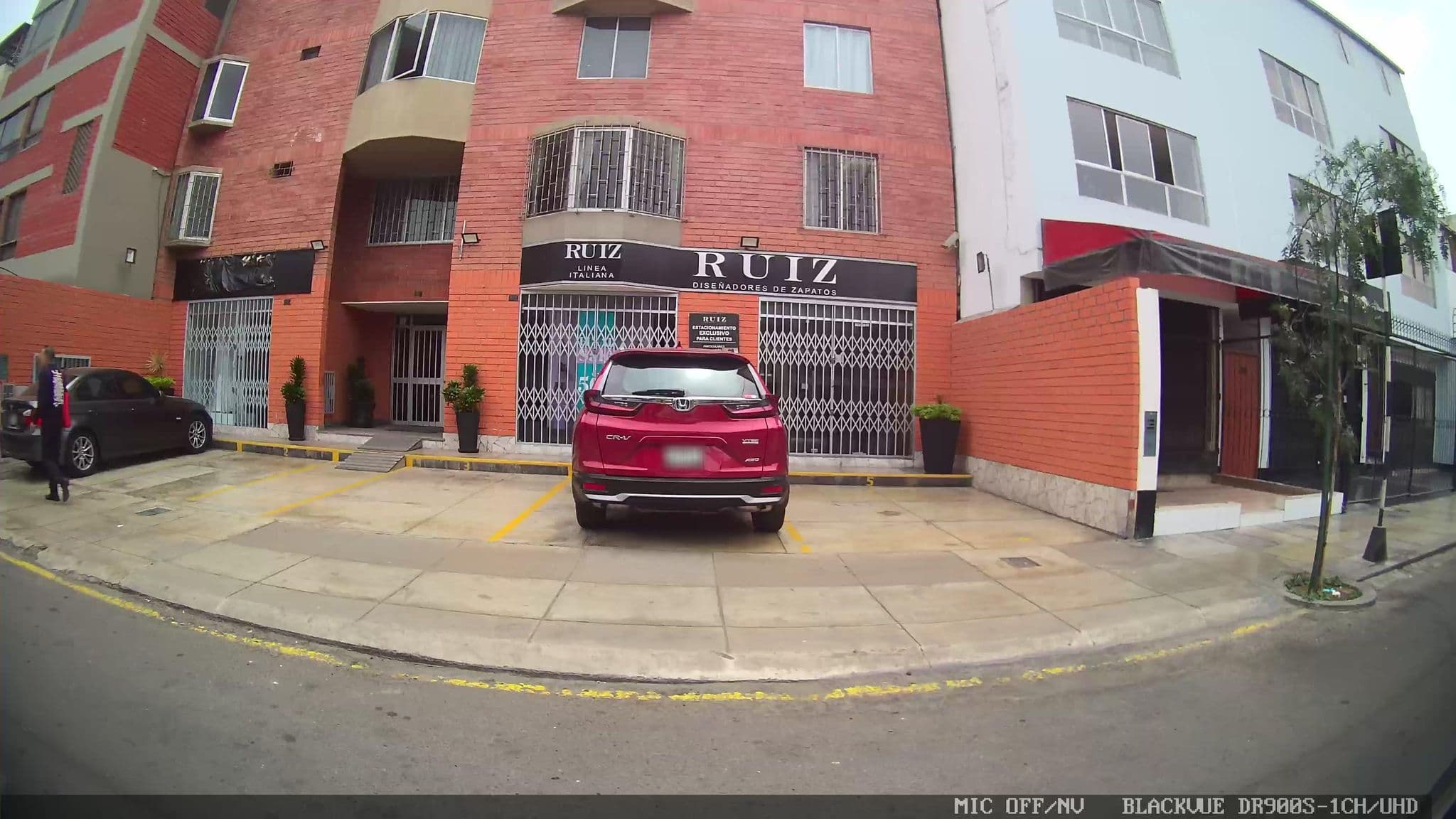 Street view near Colonial Inn Lima, Miraflores — © kaartcam (CC BY-SA · Mapillary)